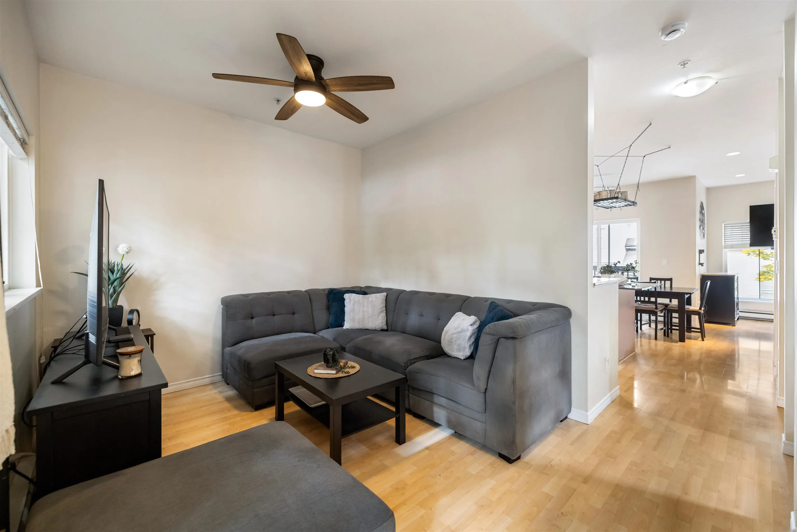 18 21535 88 Avenue