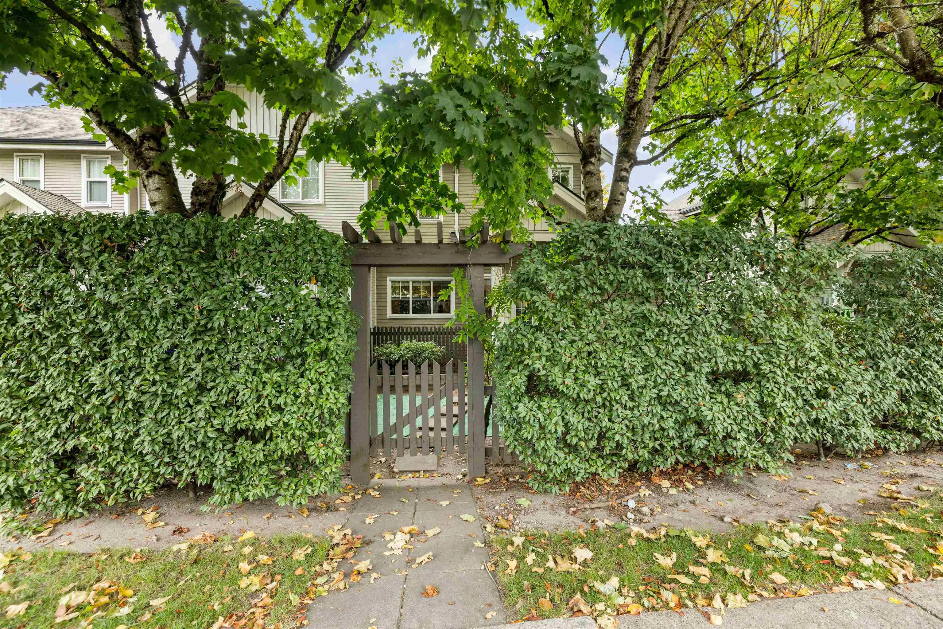 18 21535 88 Avenue