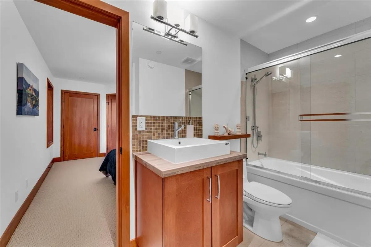 1125 Groveland Court