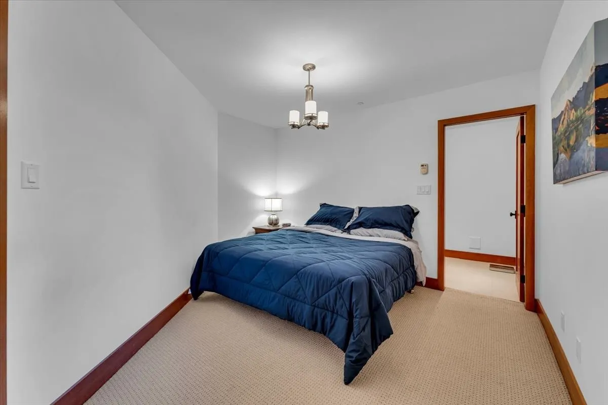 1125 Groveland Court