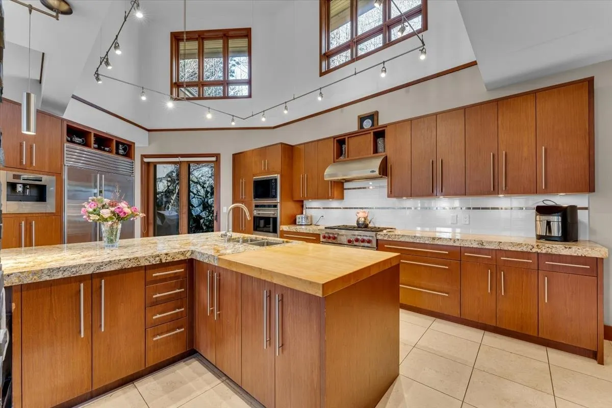 1125 Groveland Court