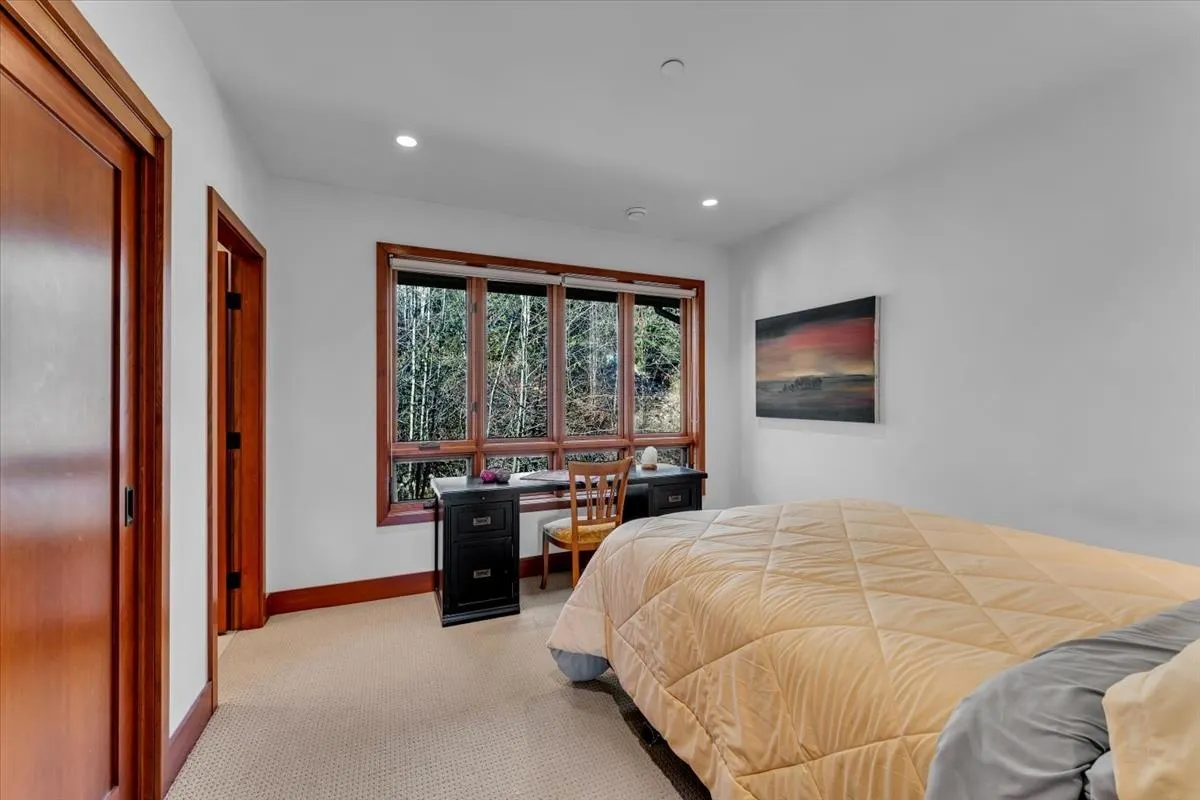 1125 Groveland Court