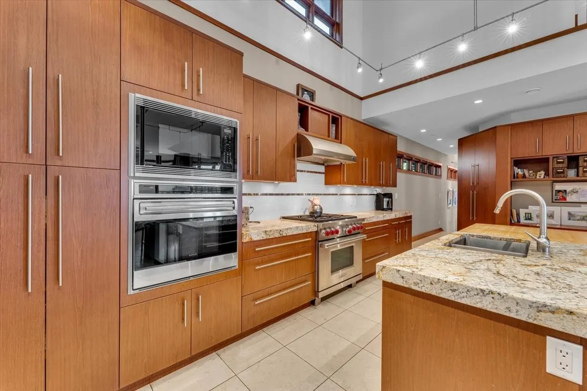 1125 Groveland Court