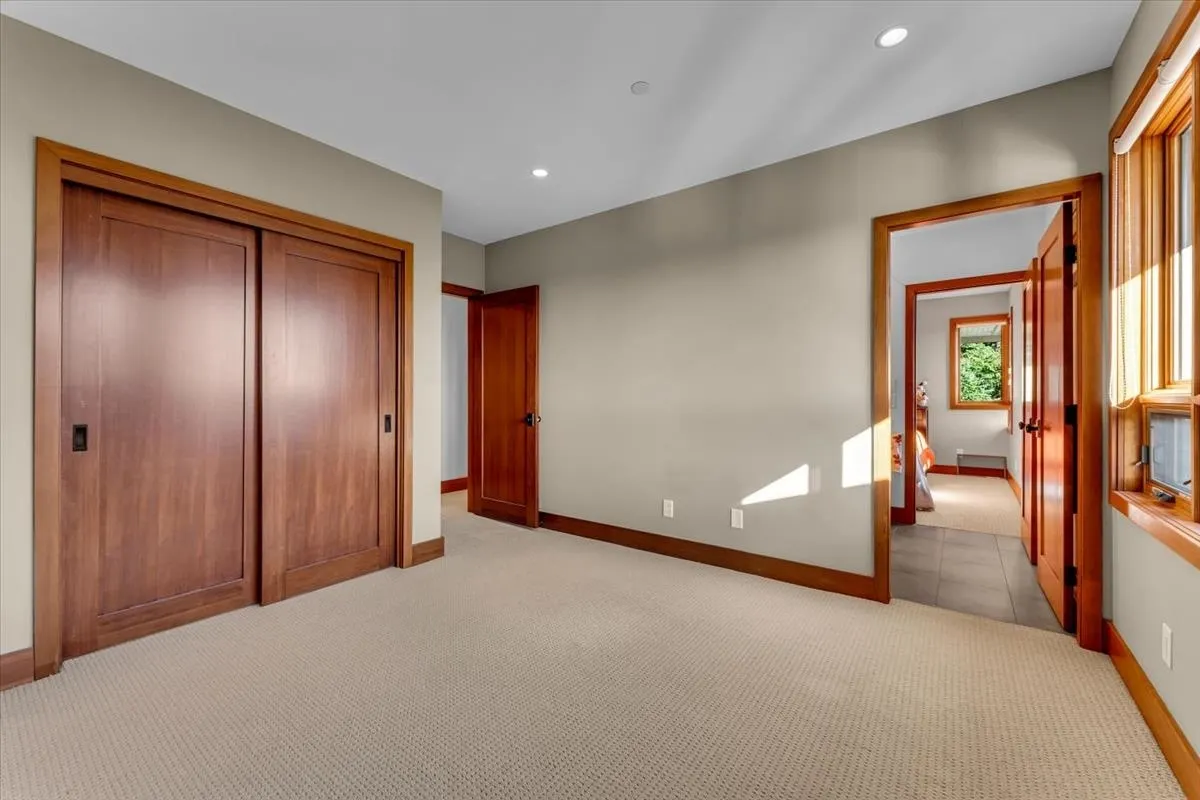 1125 Groveland Court