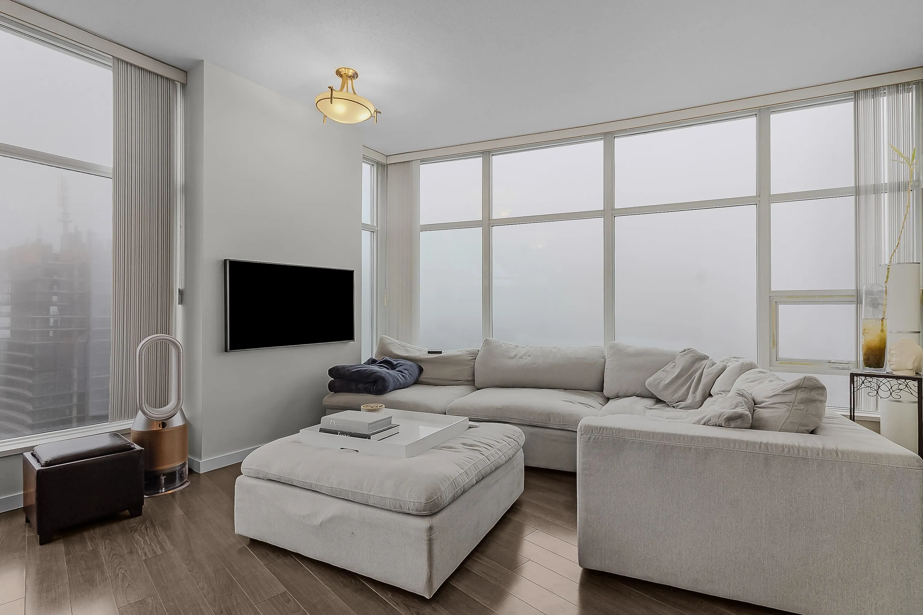 3702 4880 Bennett Street