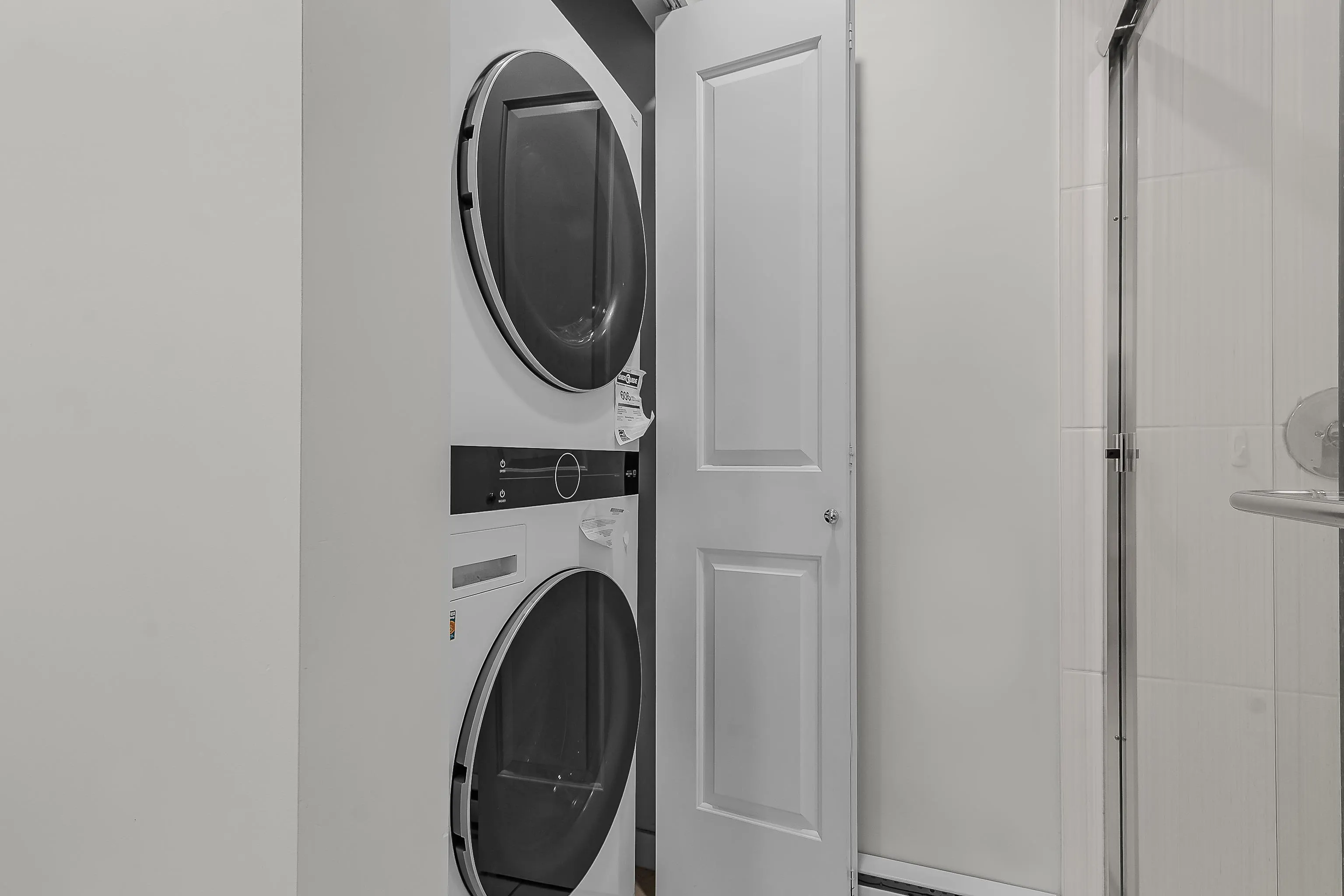 3702 4880 Bennett Street