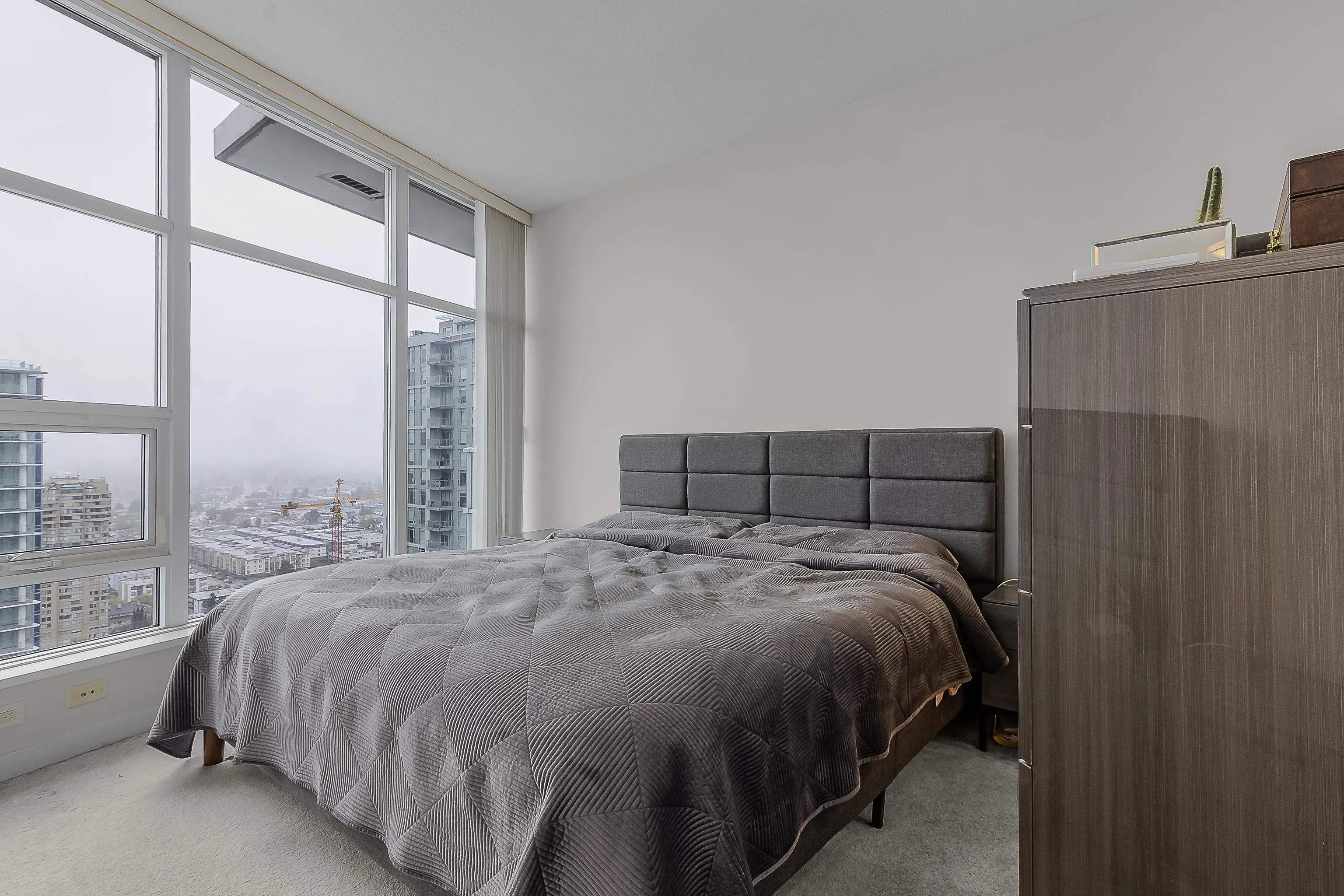 3702 4880 Bennett Street