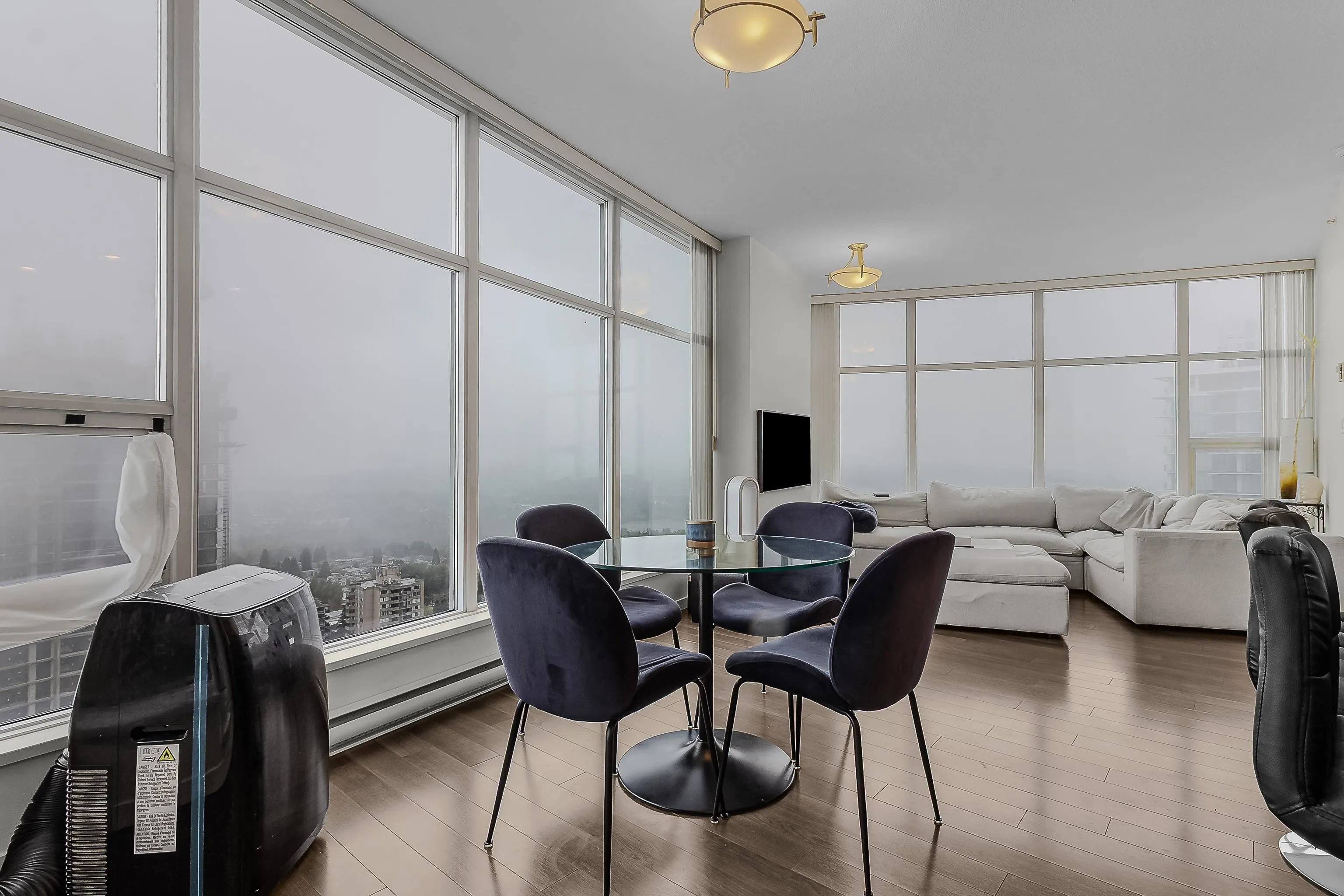 3702 4880 Bennett Street