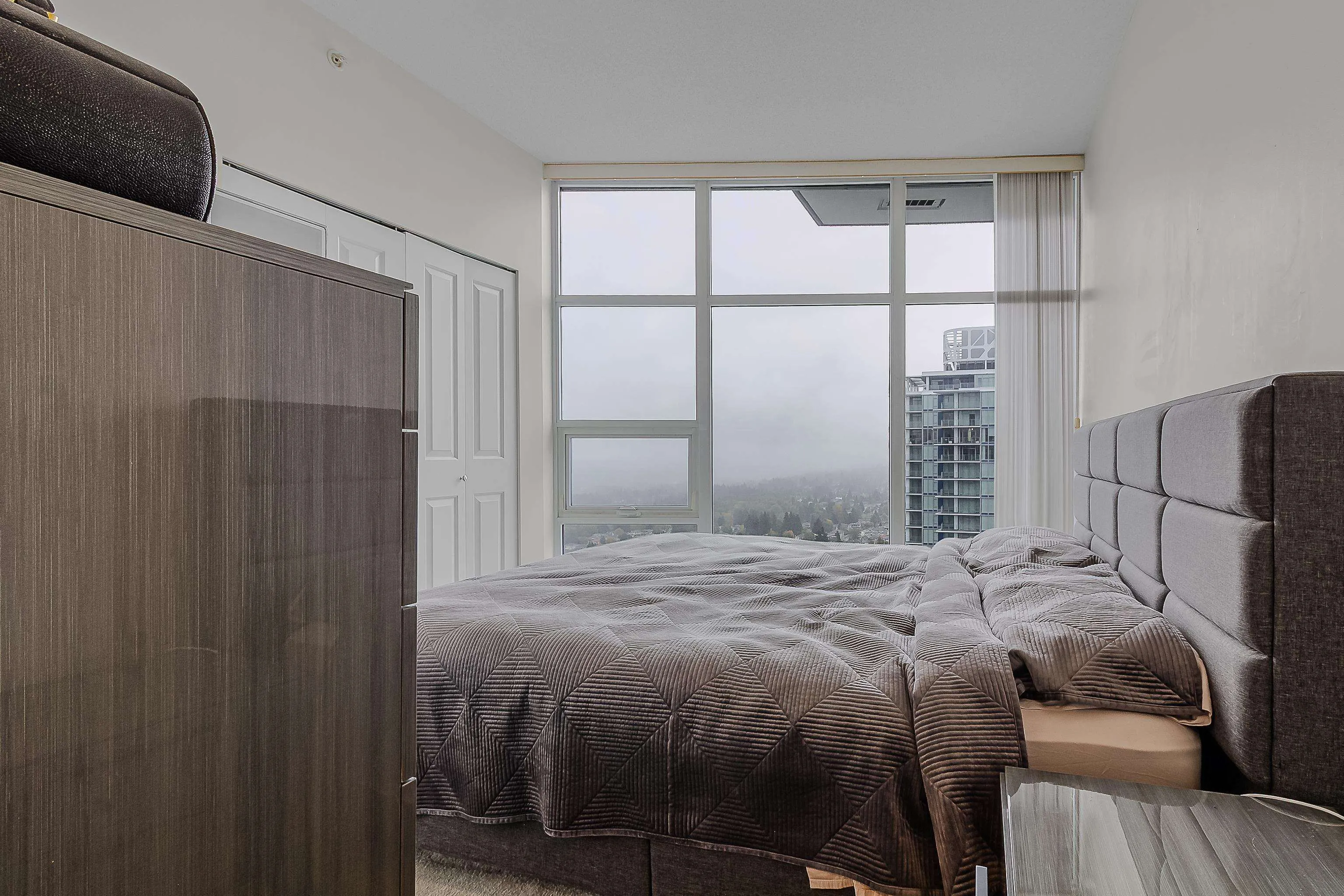 3702 4880 Bennett Street