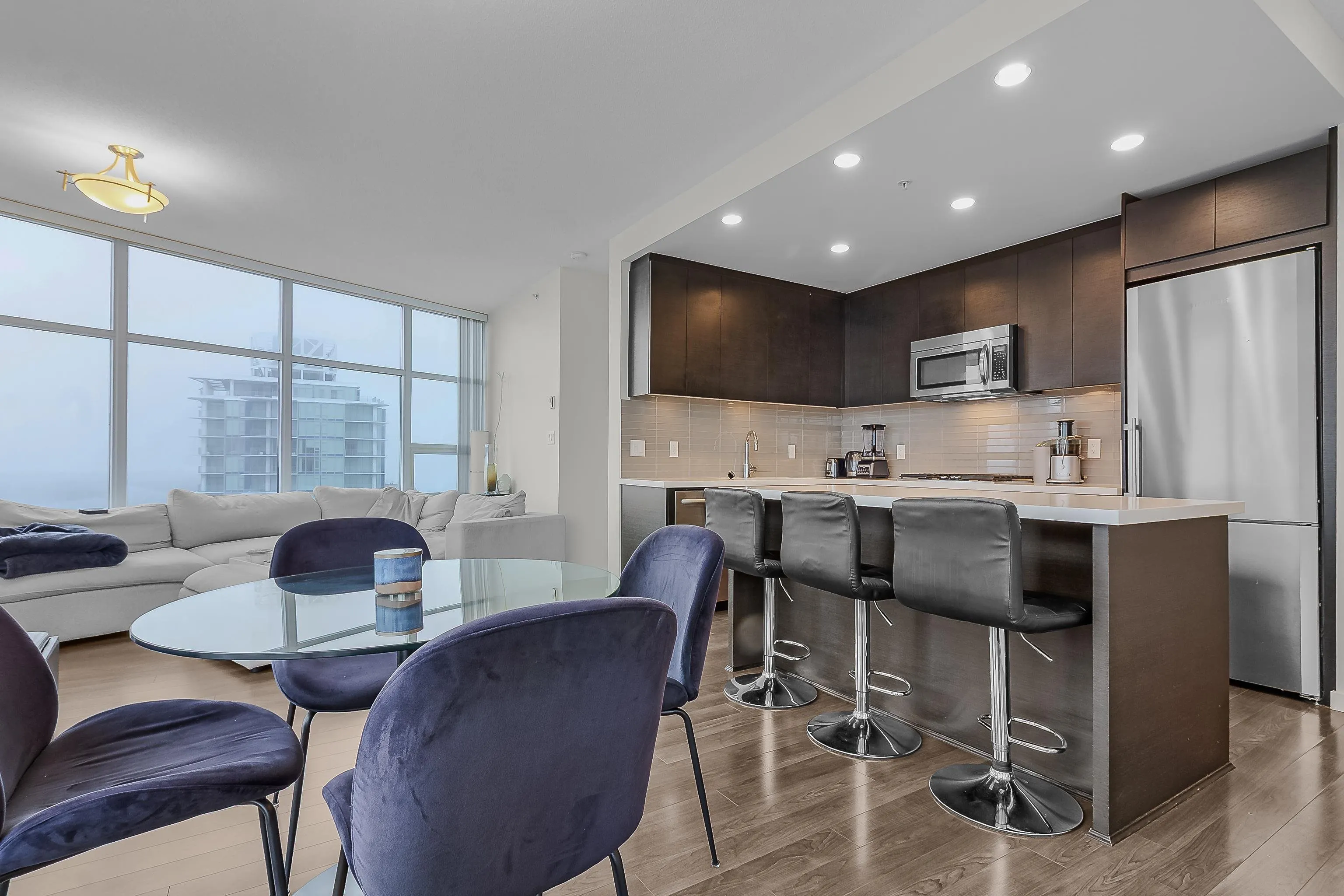 3702 4880 Bennett Street