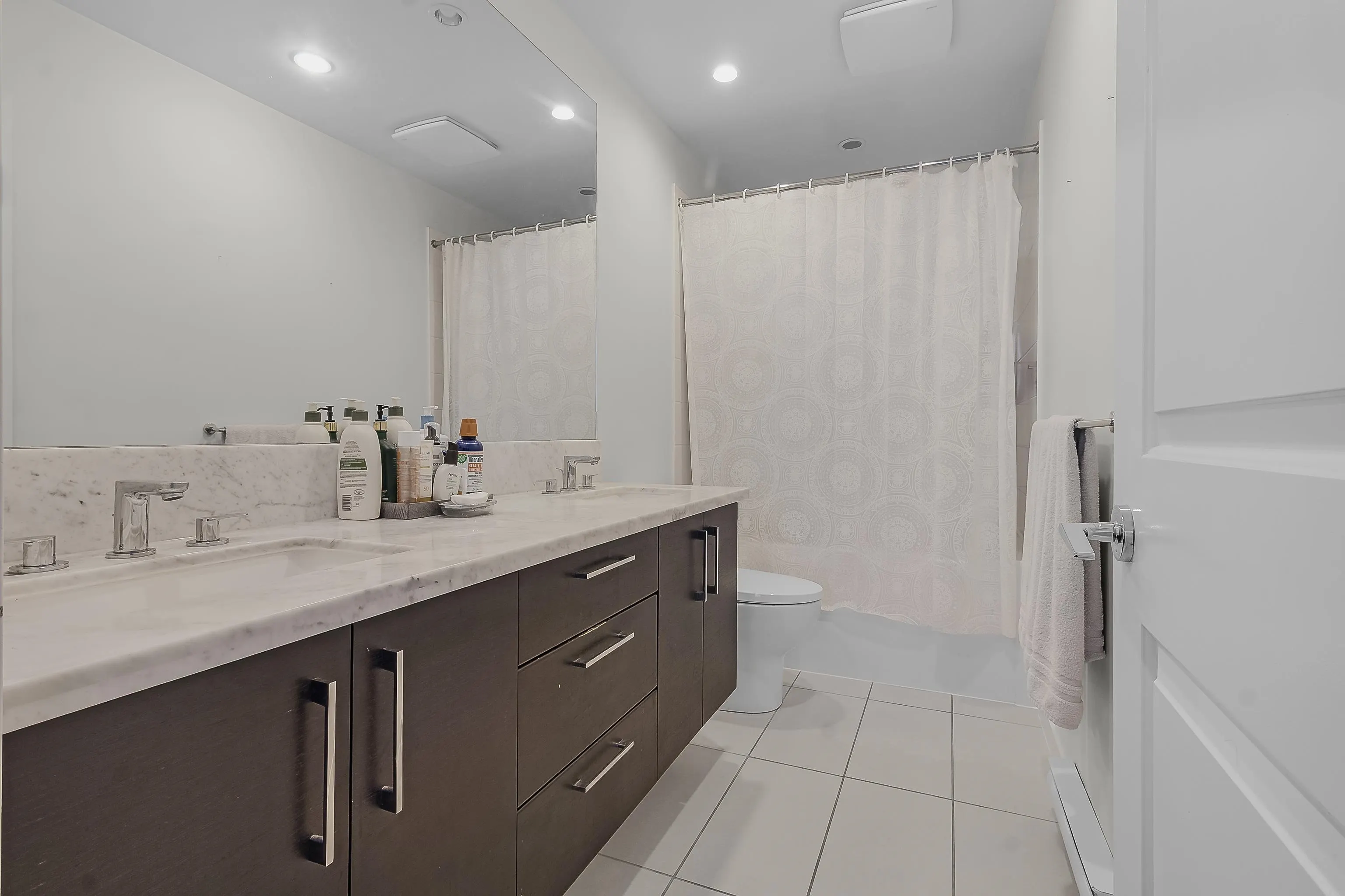 3702 4880 Bennett Street