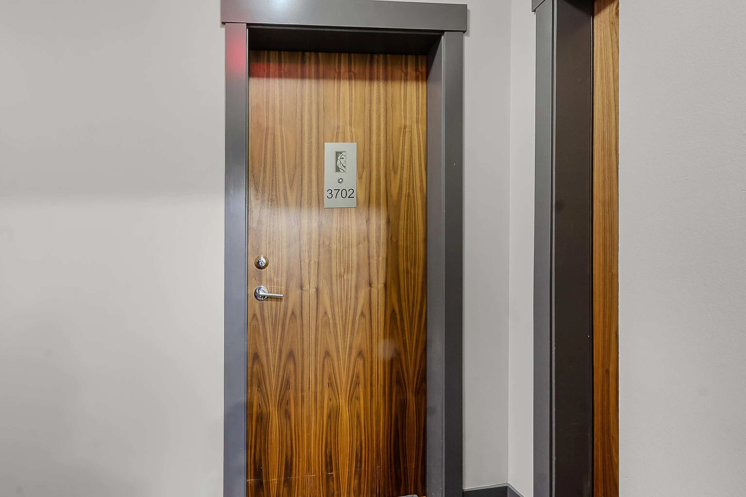 3702 4880 Bennett Street