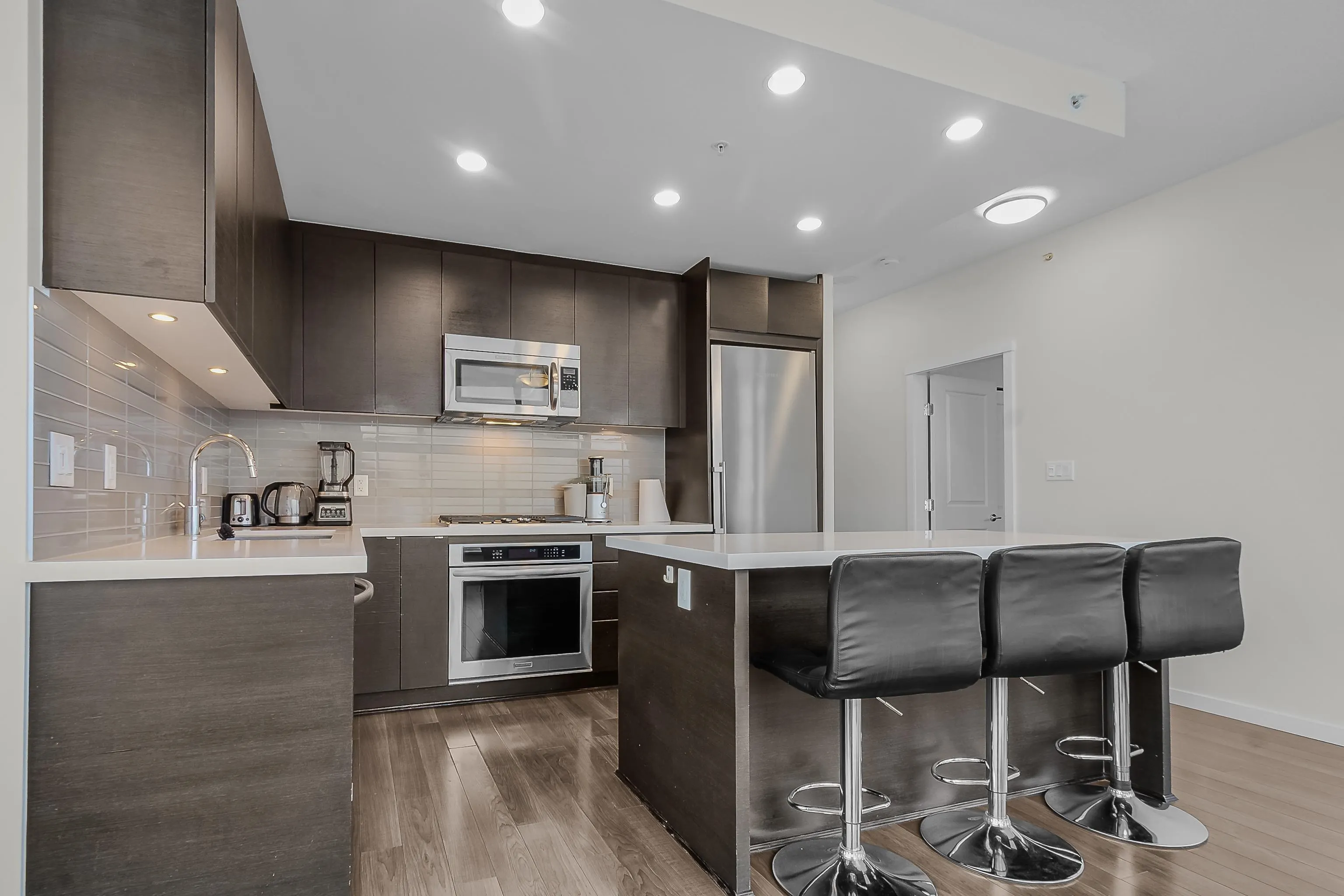 3702 4880 Bennett Street