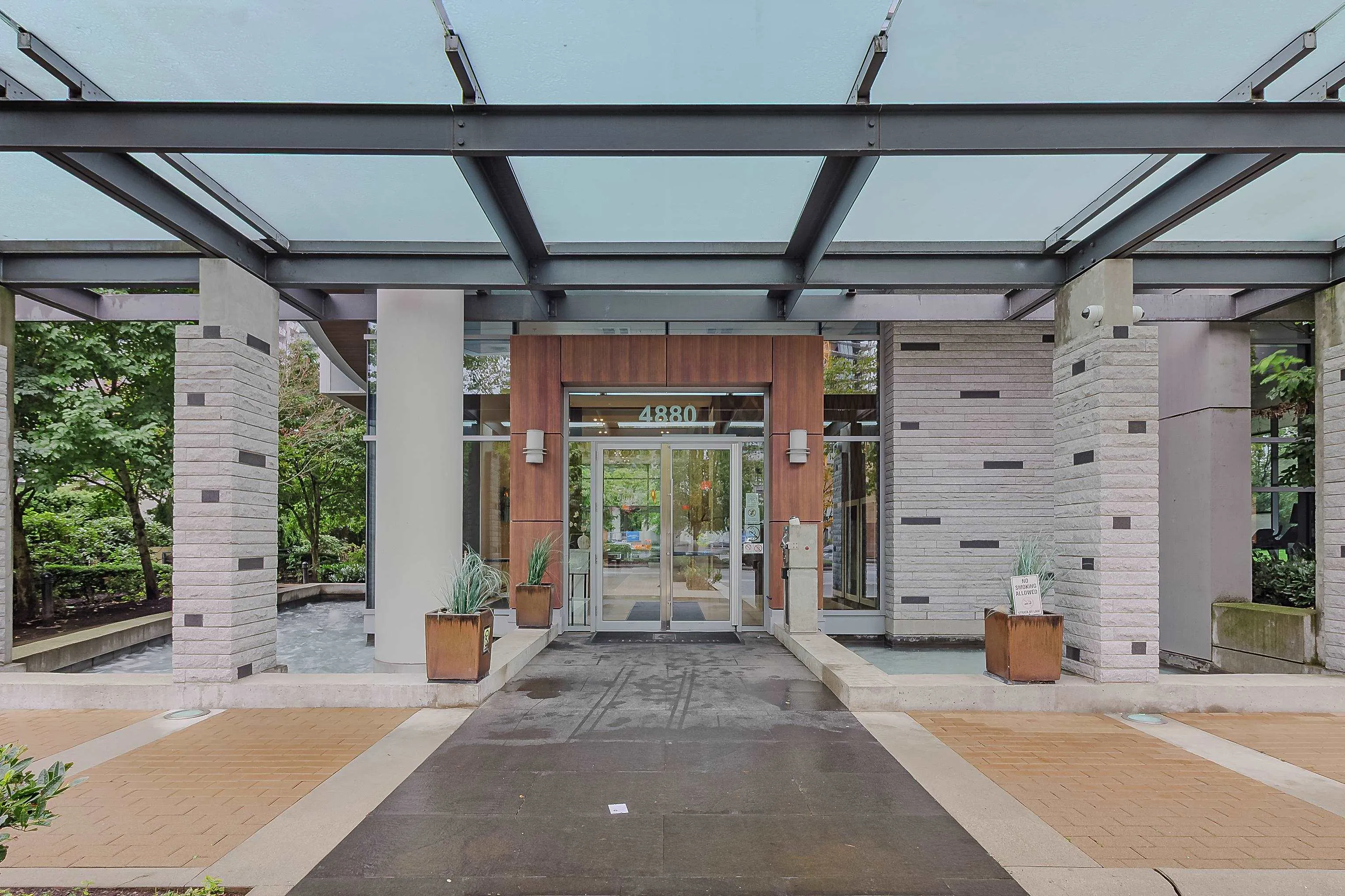 3702 4880 Bennett Street