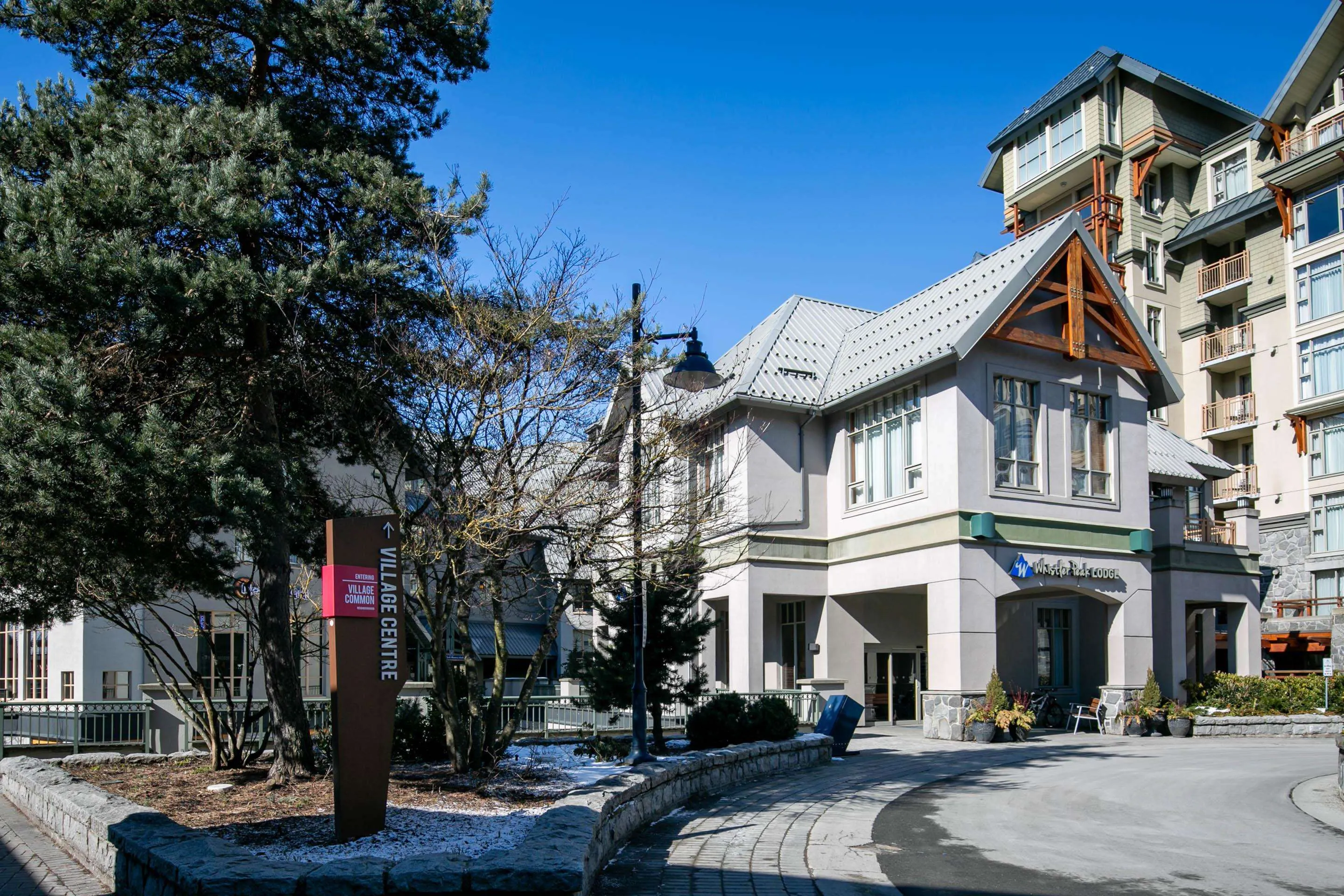4407 4295 Blackcomb Way