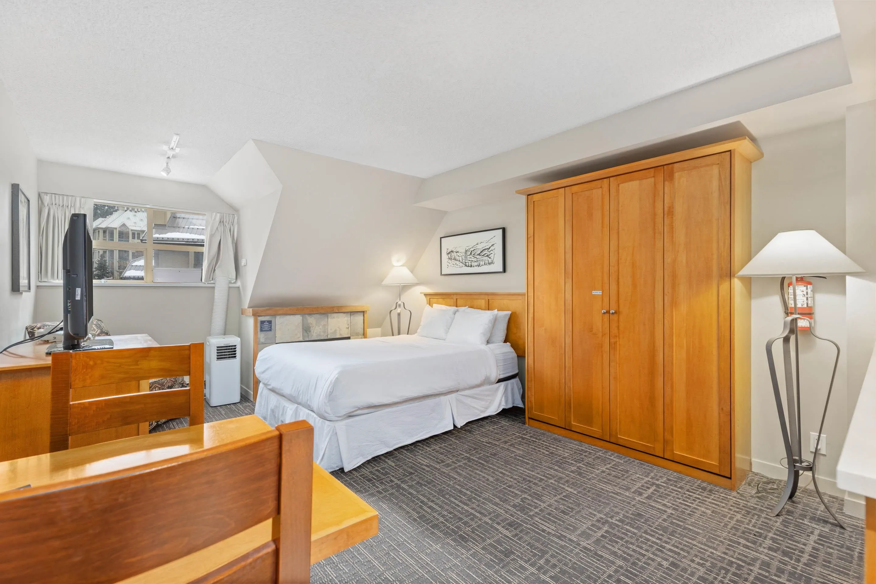 4407 4295 Blackcomb Way