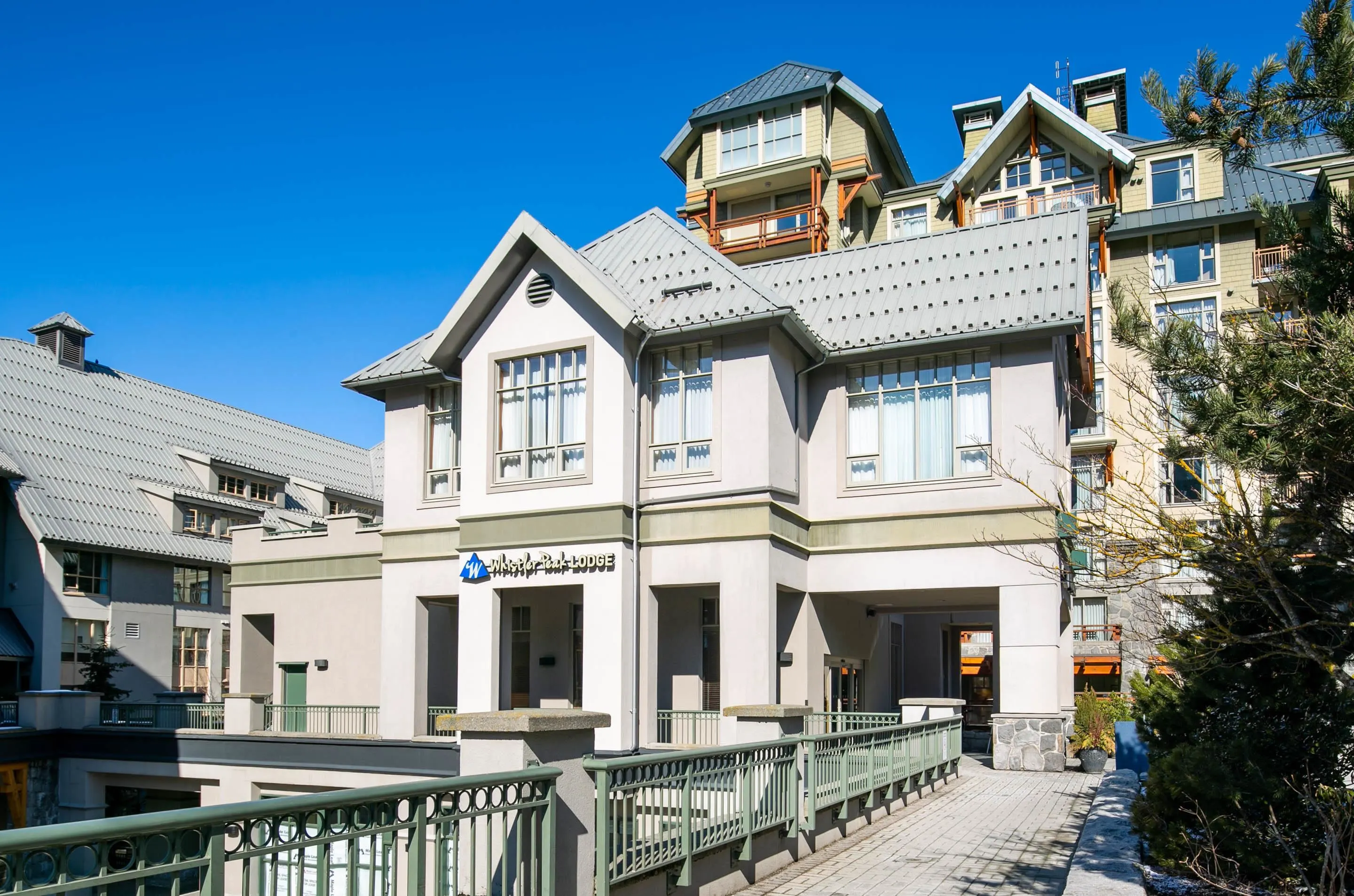 4407 4295 Blackcomb Way