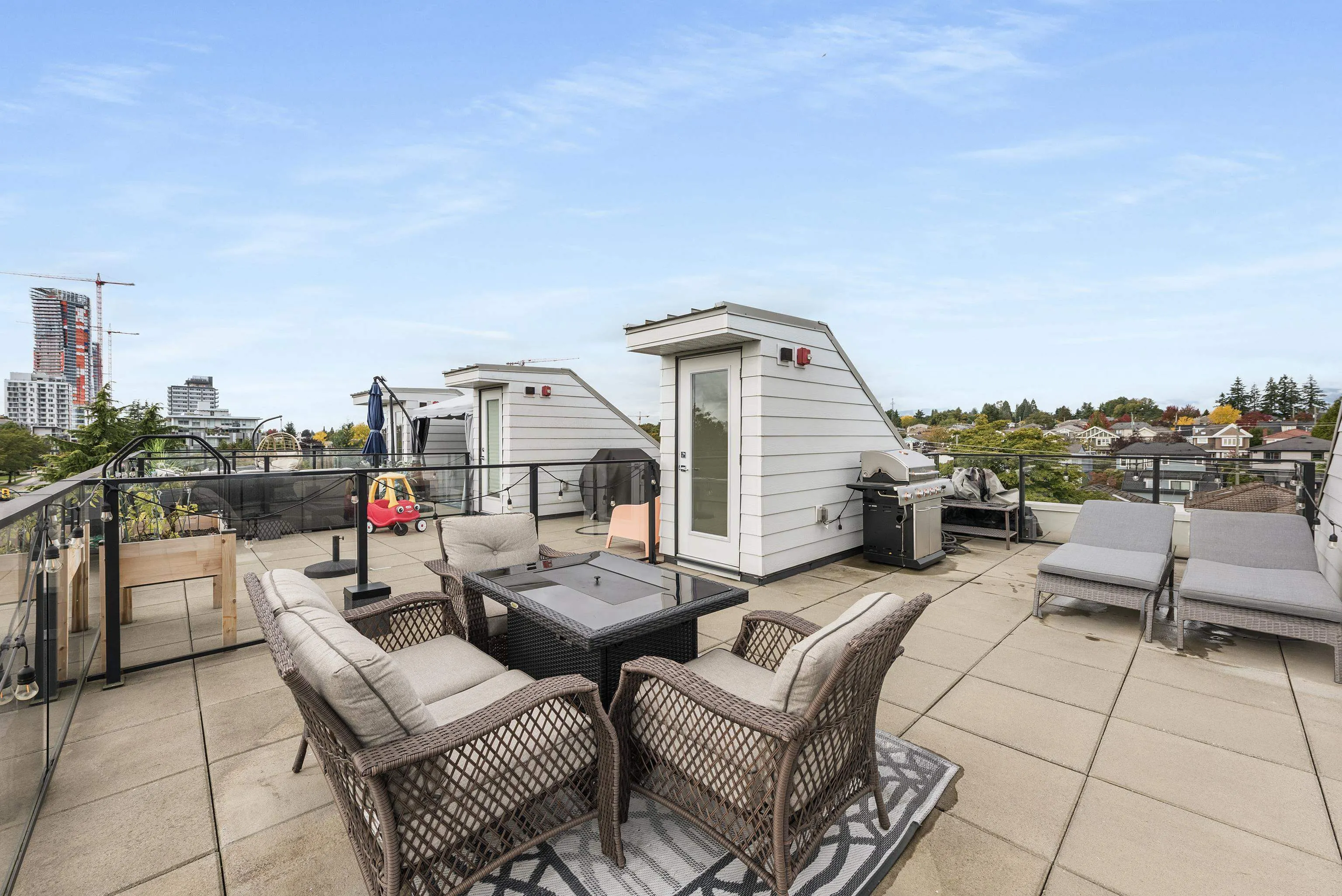 138 W Woodstock Avenue