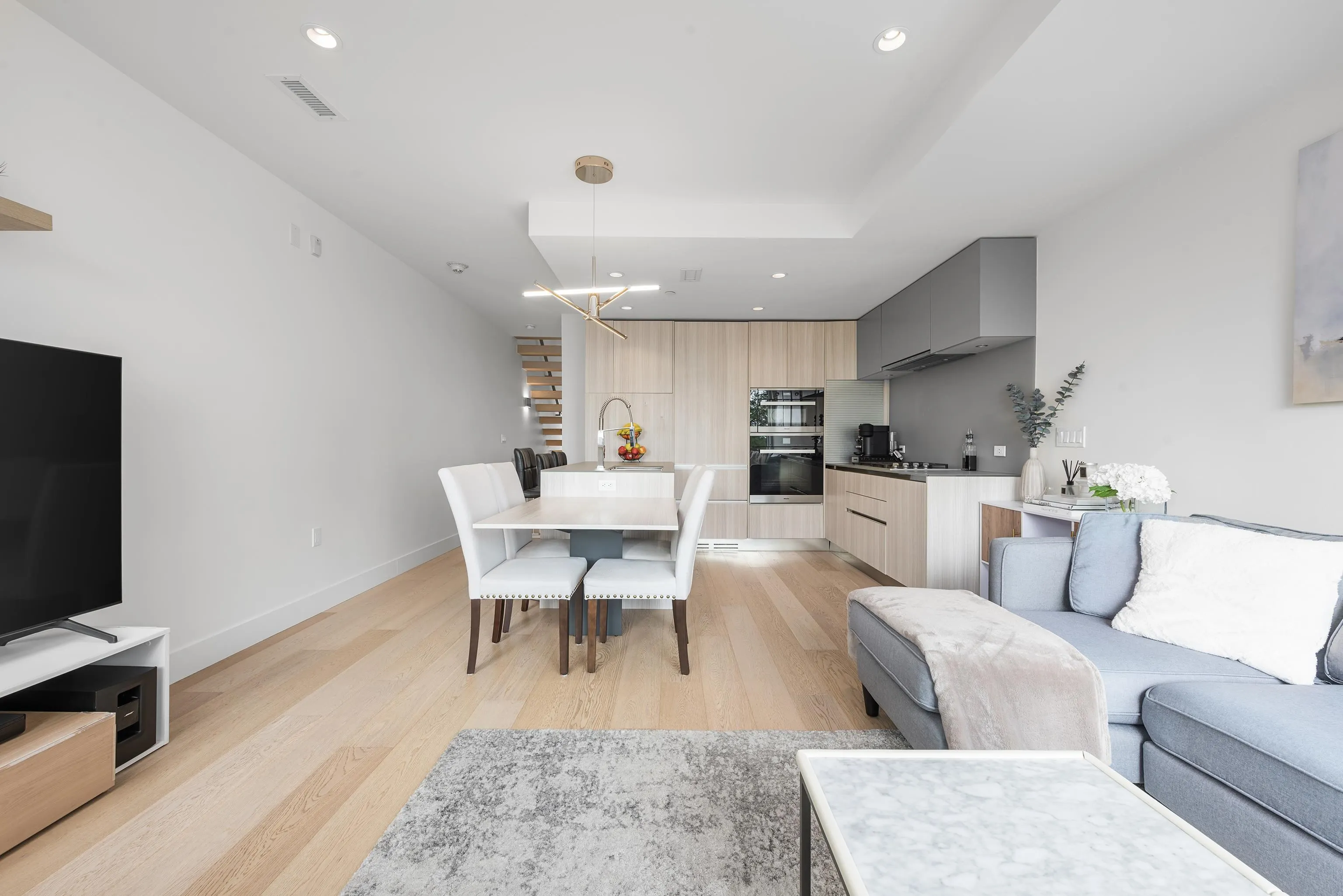 138 W Woodstock Avenue
