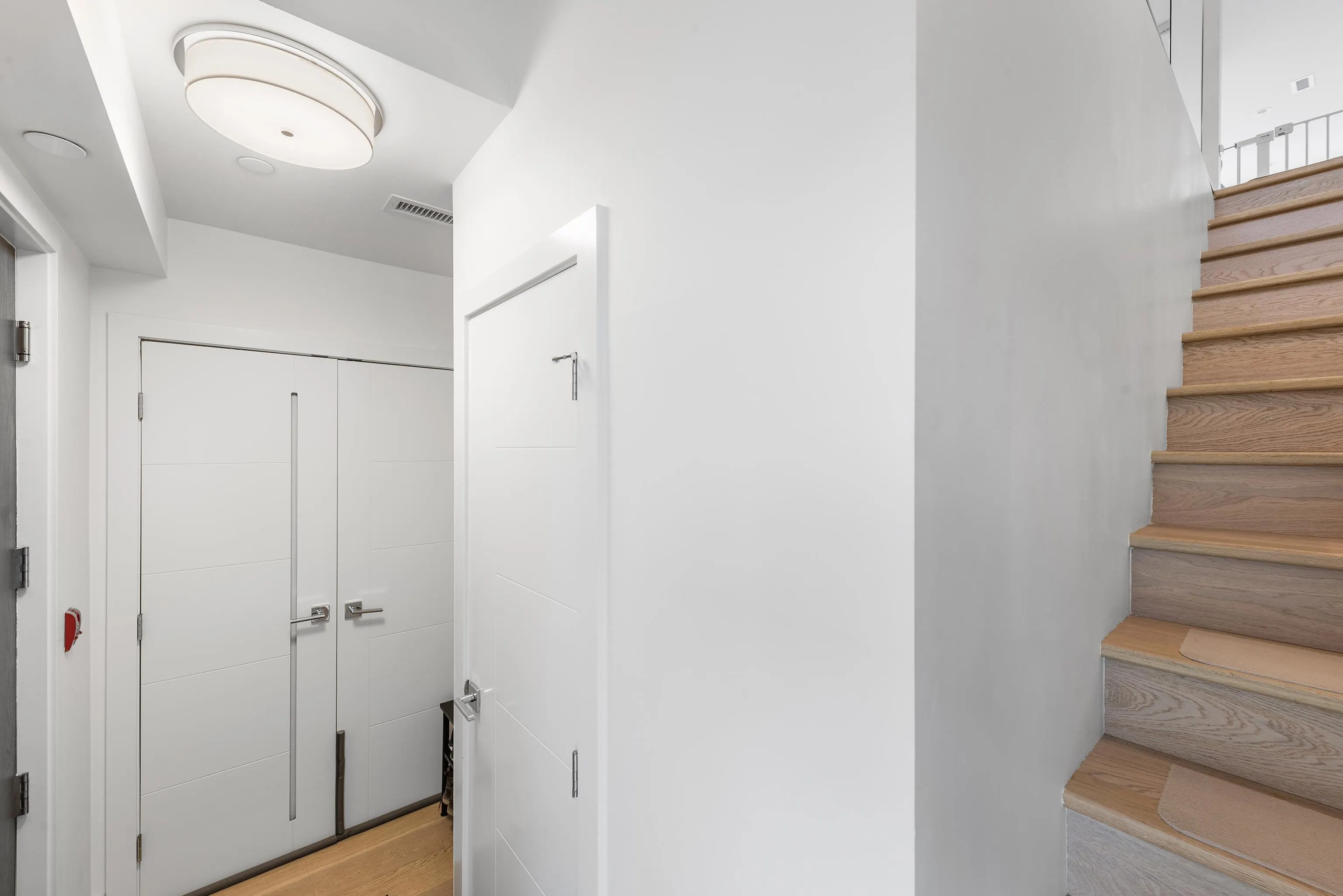 138 W Woodstock Avenue