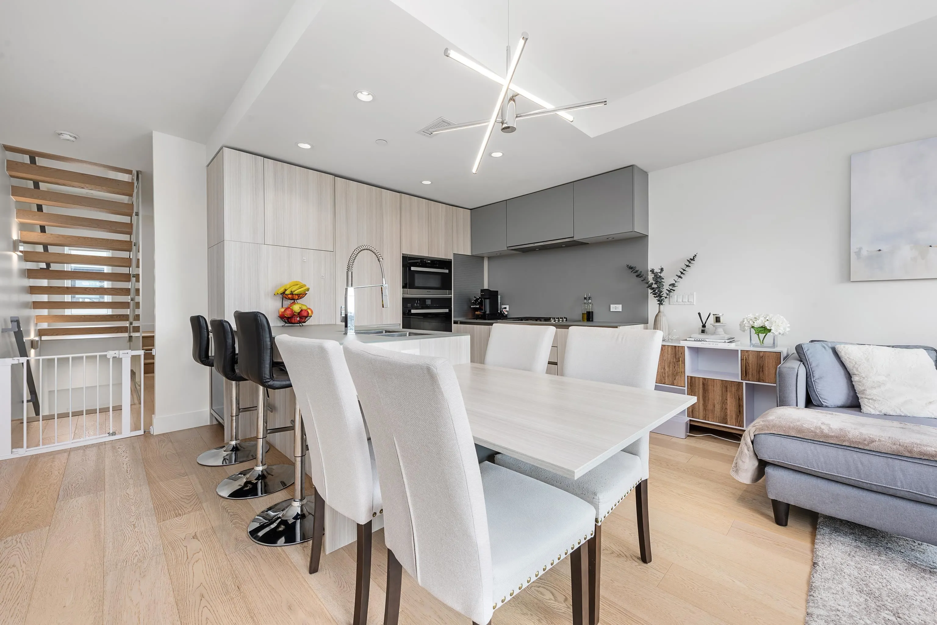 138 W Woodstock Avenue