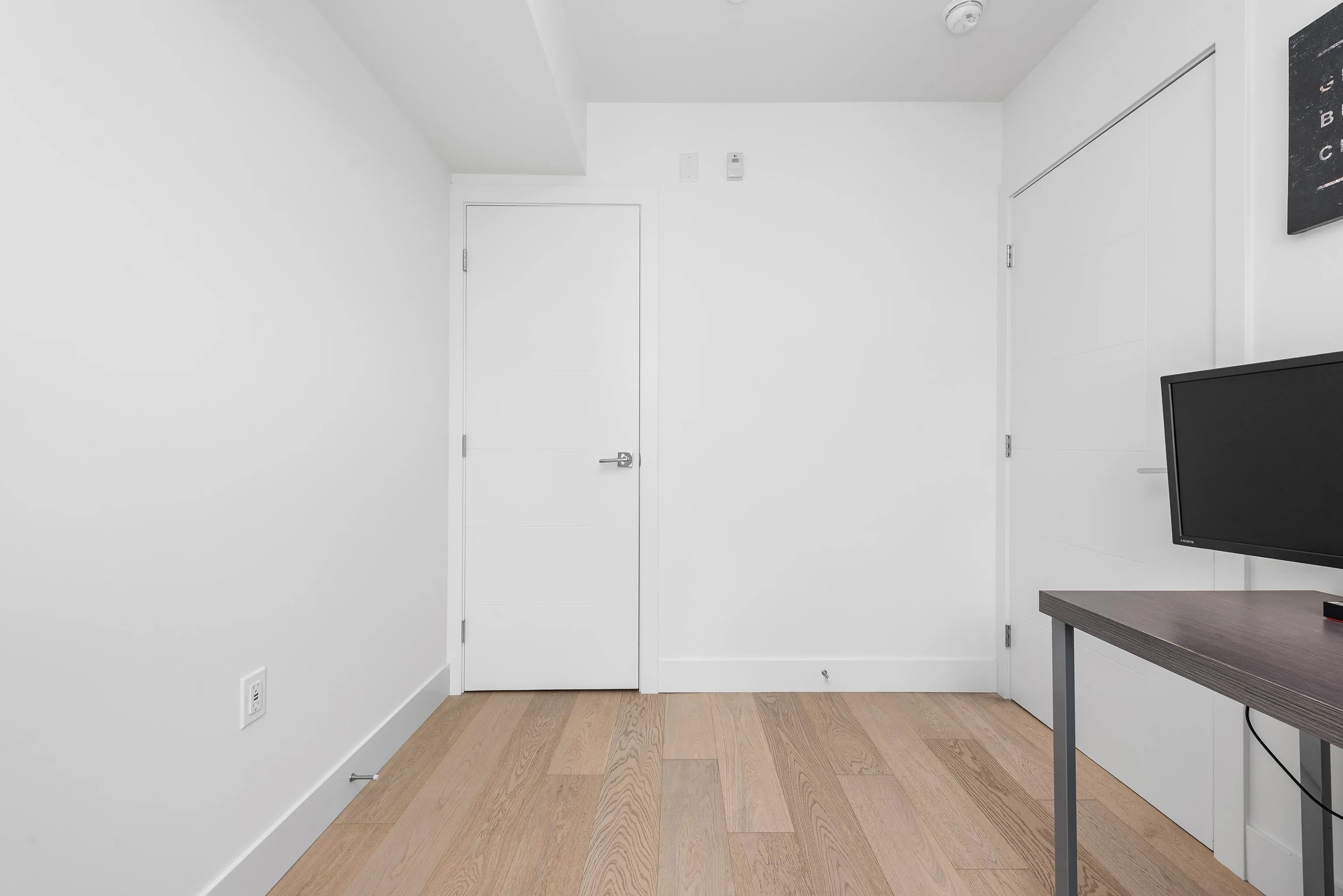 138 W Woodstock Avenue