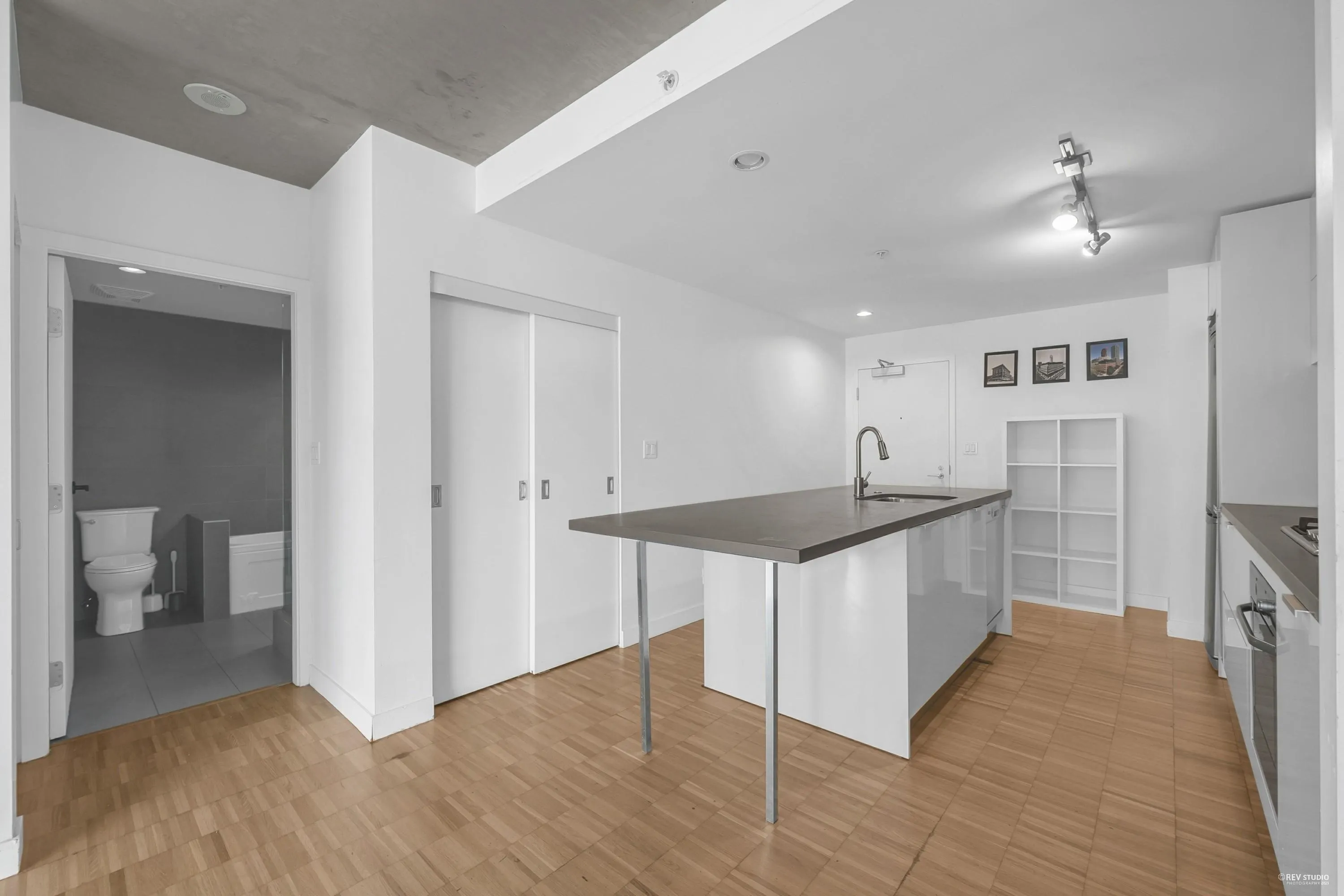 1707 108 W Cordova Street