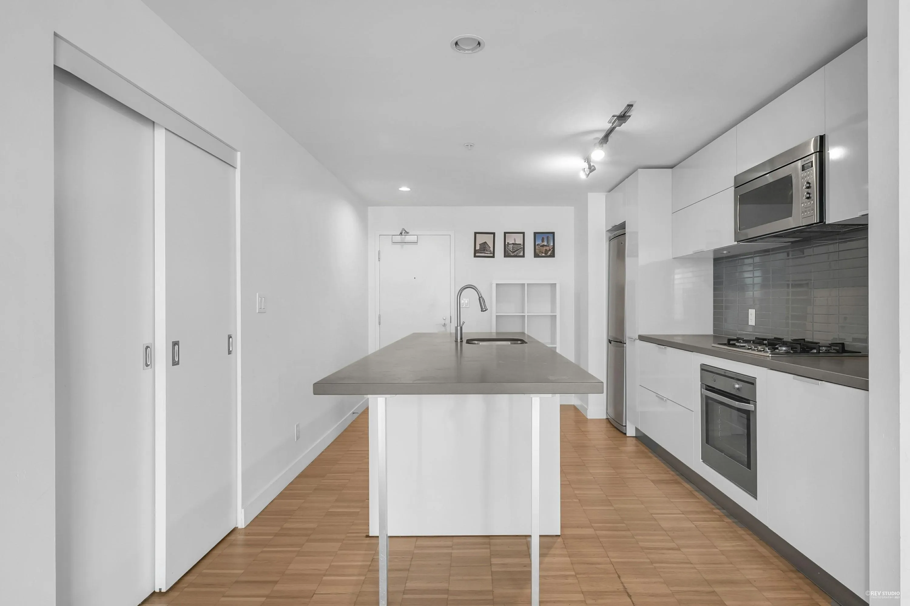 1707 108 W Cordova Street