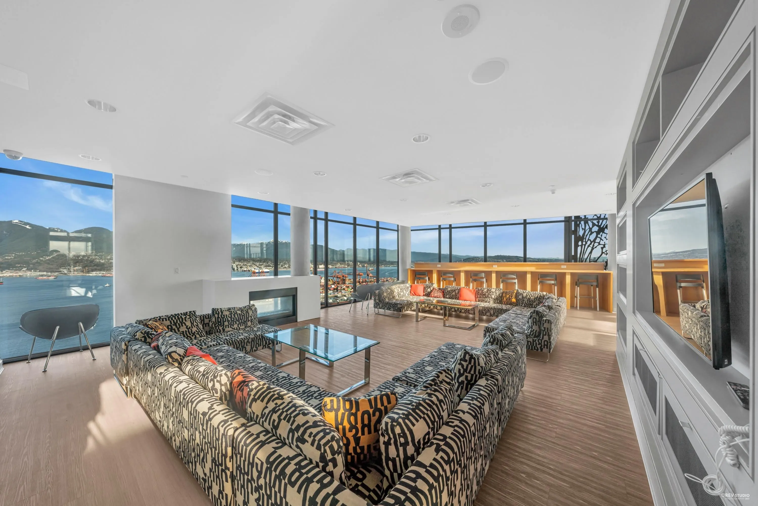 1707 108 W Cordova Street
