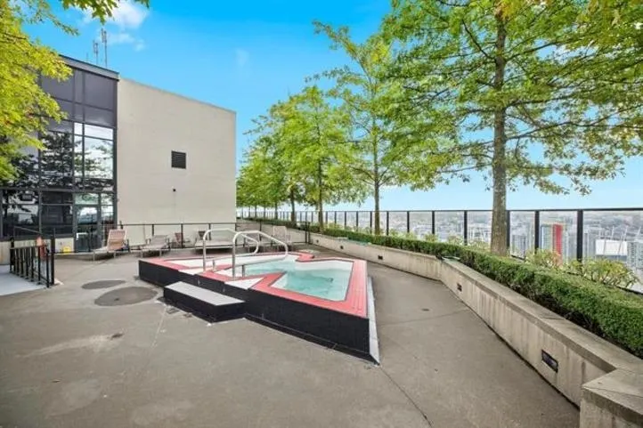 1707 108 W Cordova Street