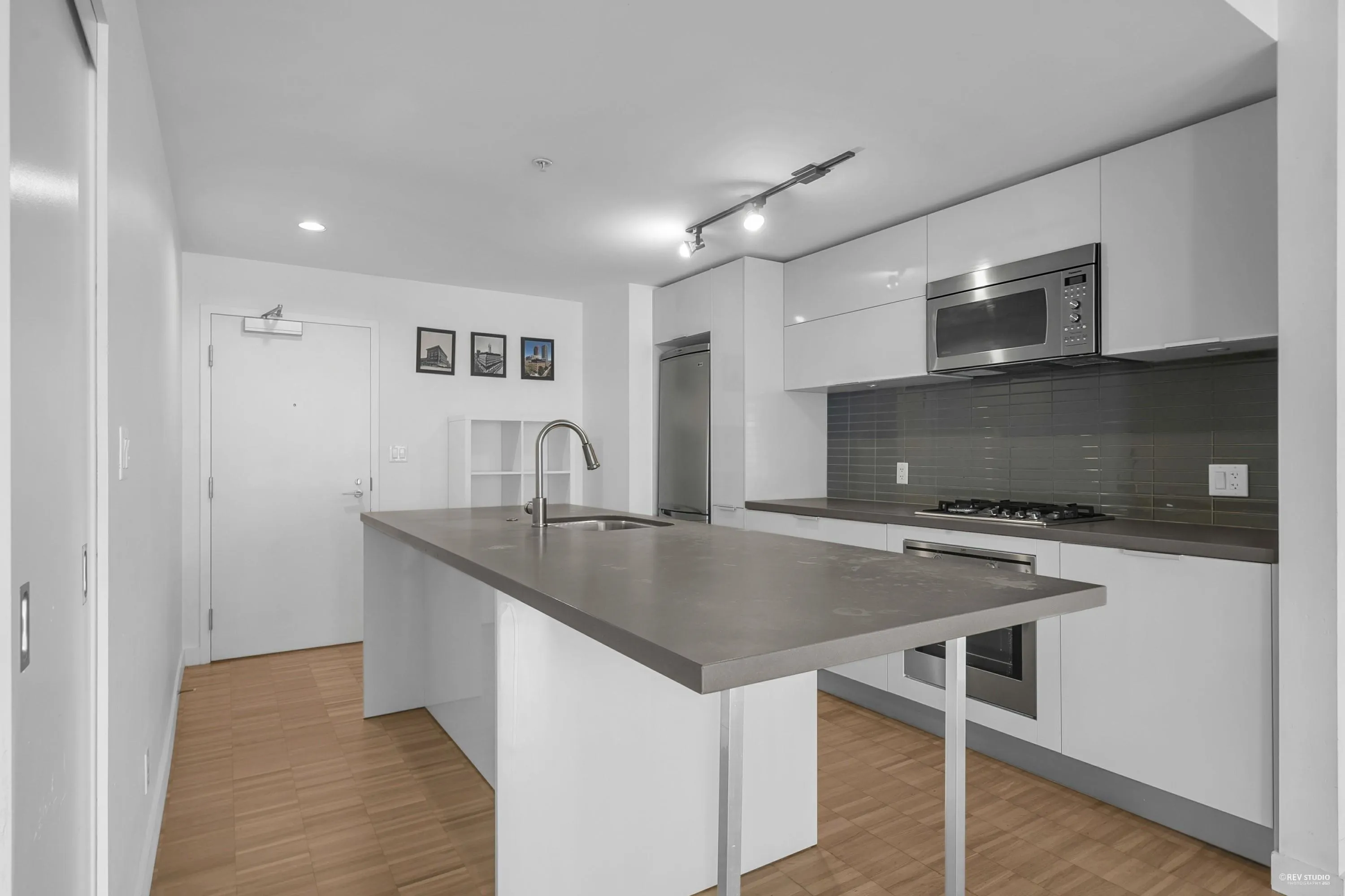 1707 108 W Cordova Street