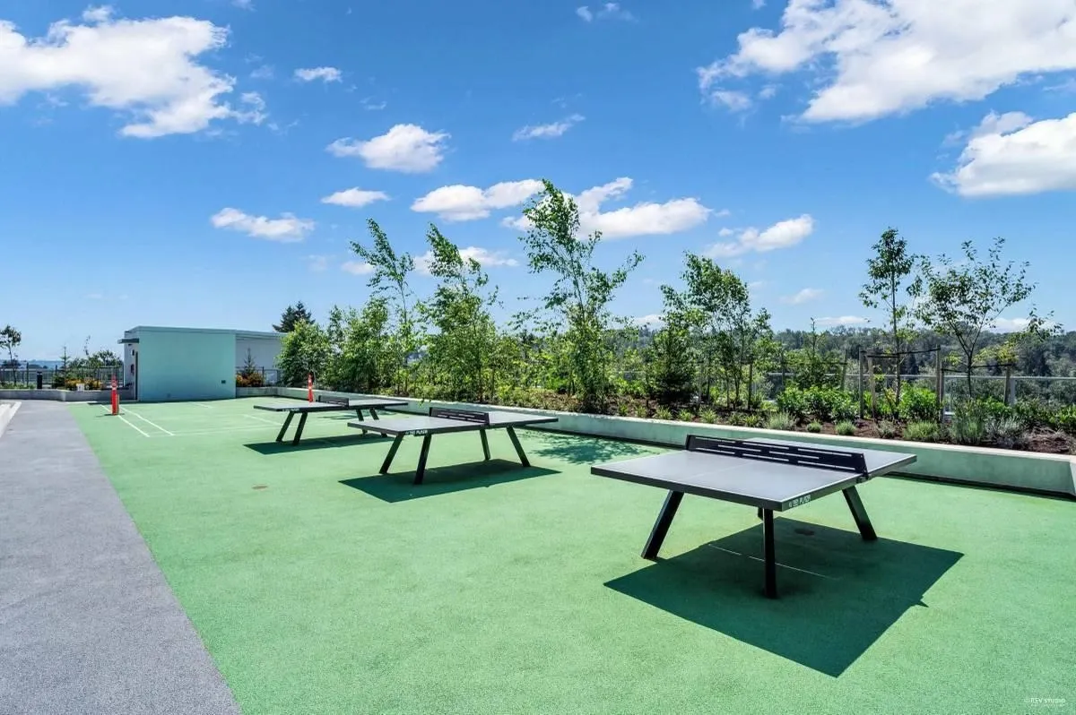 2204 318 Alderson Avenue