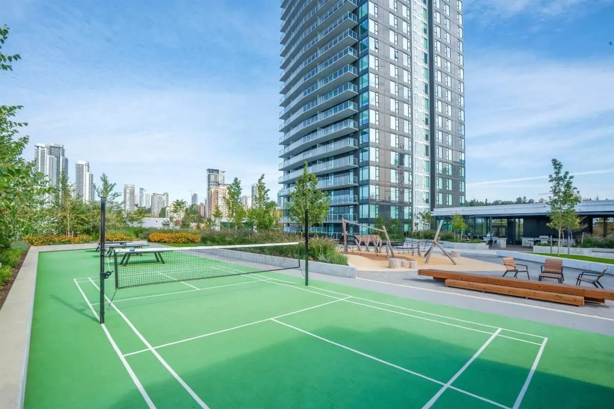 2204 318 Alderson Avenue