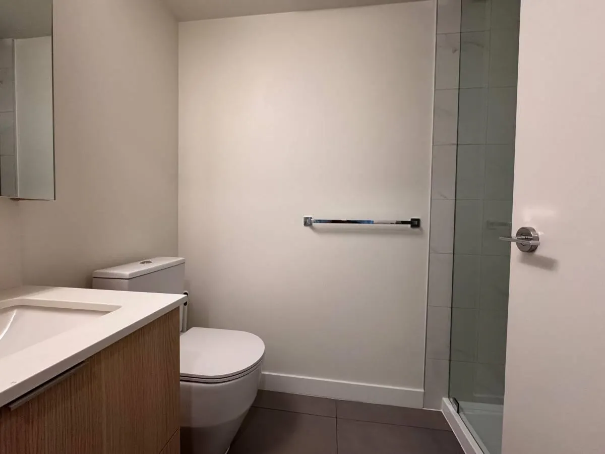 2204 318 Alderson Avenue