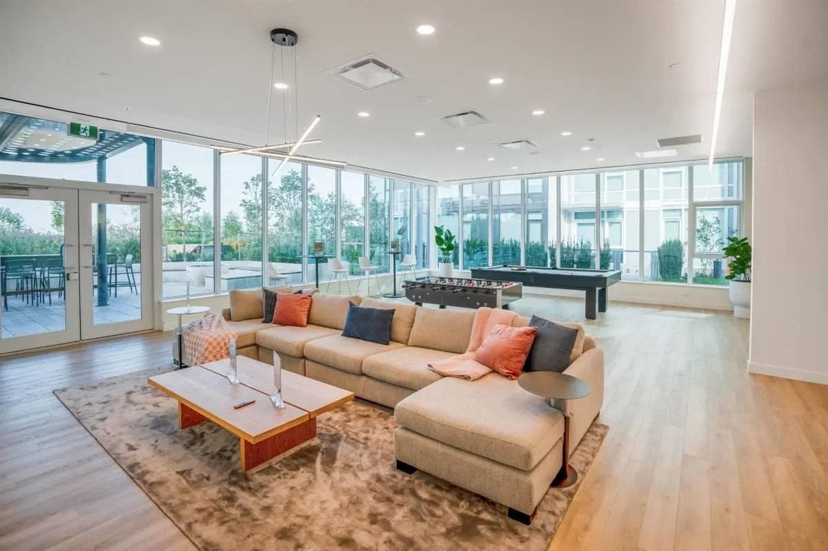 2204 318 Alderson Avenue