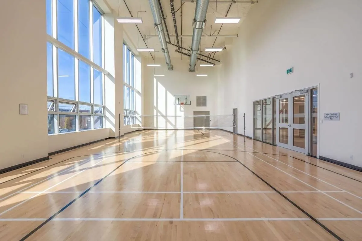 2204 318 Alderson Avenue