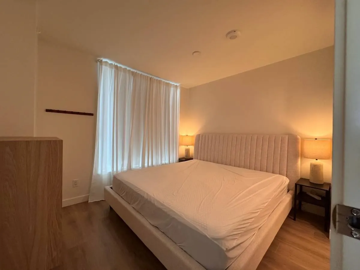 2204 318 Alderson Avenue