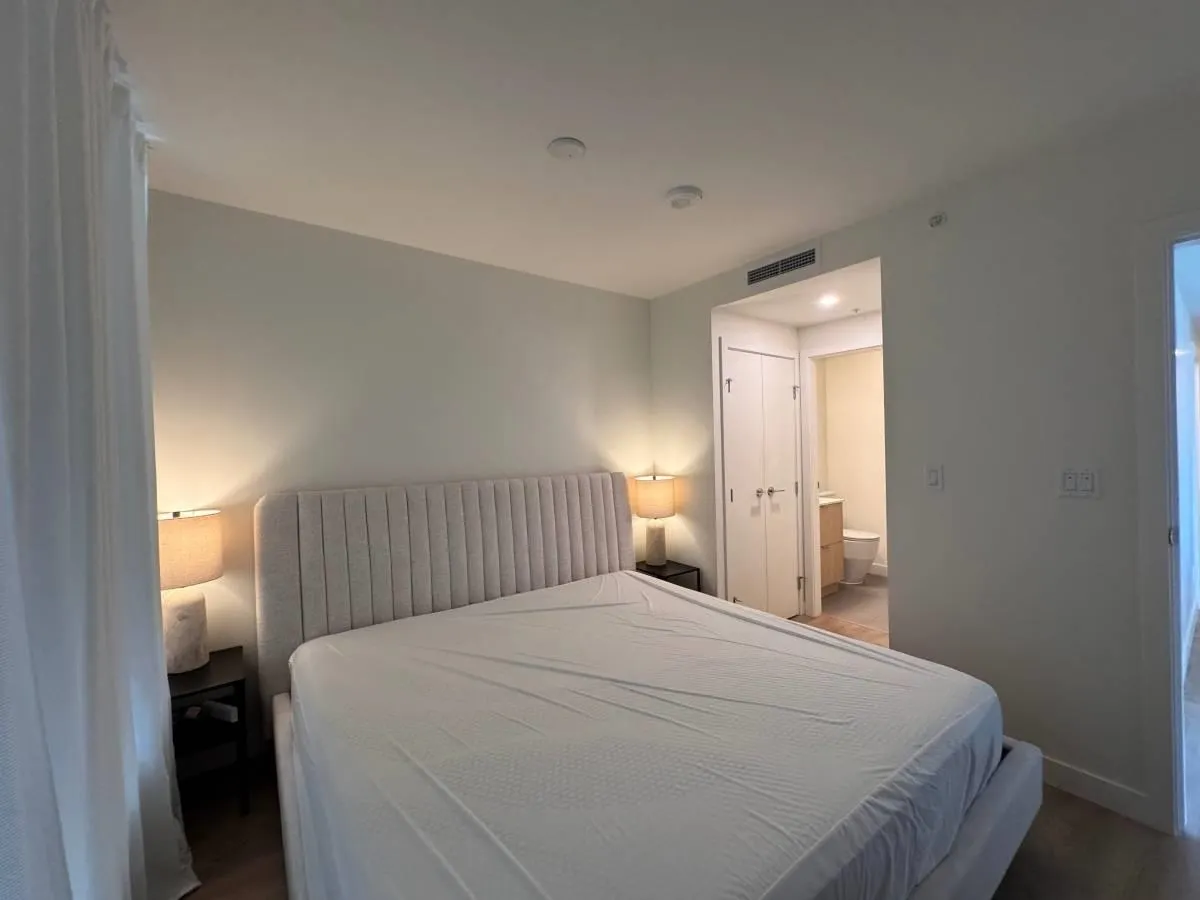 2204 318 Alderson Avenue