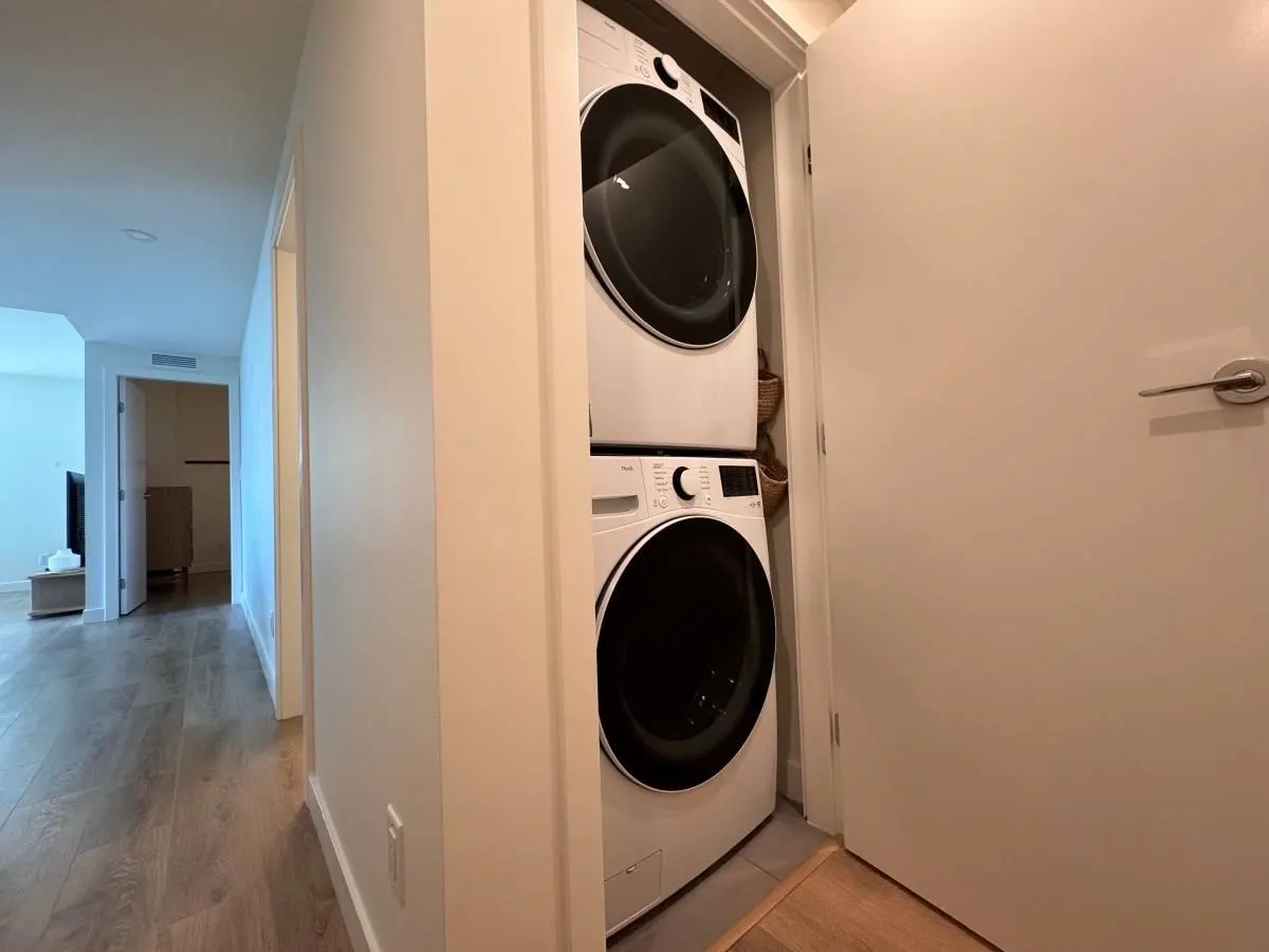 2204 318 Alderson Avenue