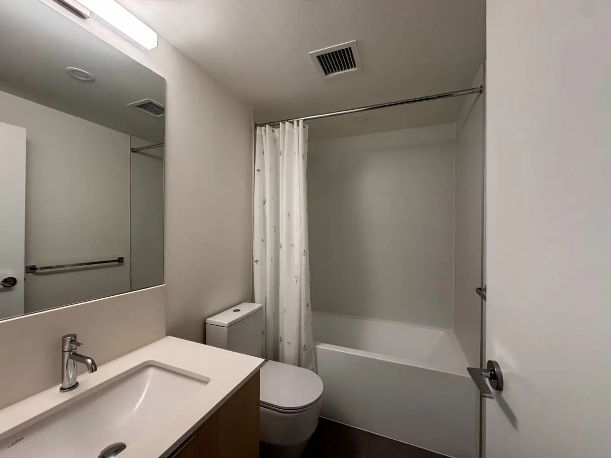 2204 318 Alderson Avenue