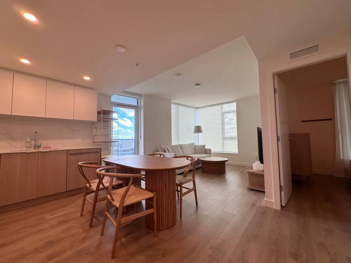 2204 318 Alderson Avenue