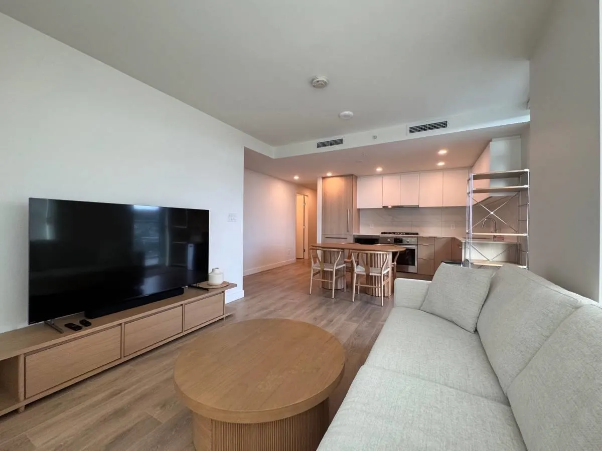 2204 318 Alderson Avenue