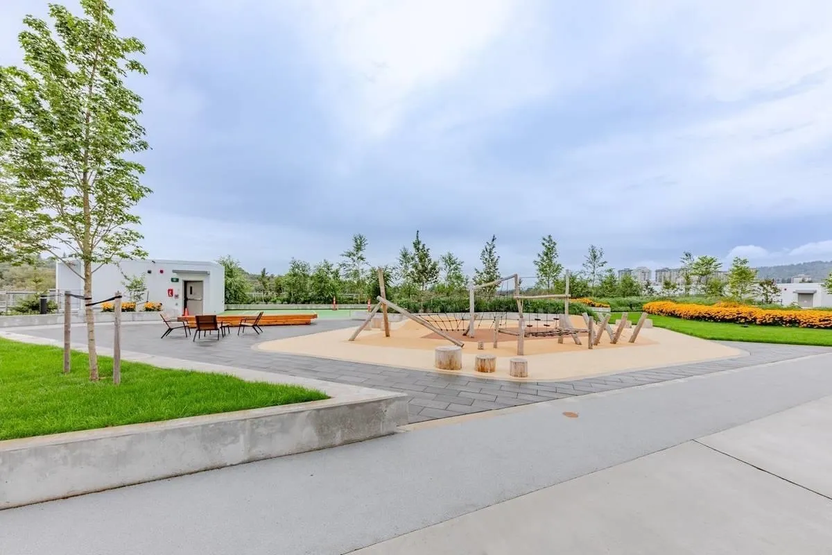 2204 318 Alderson Avenue