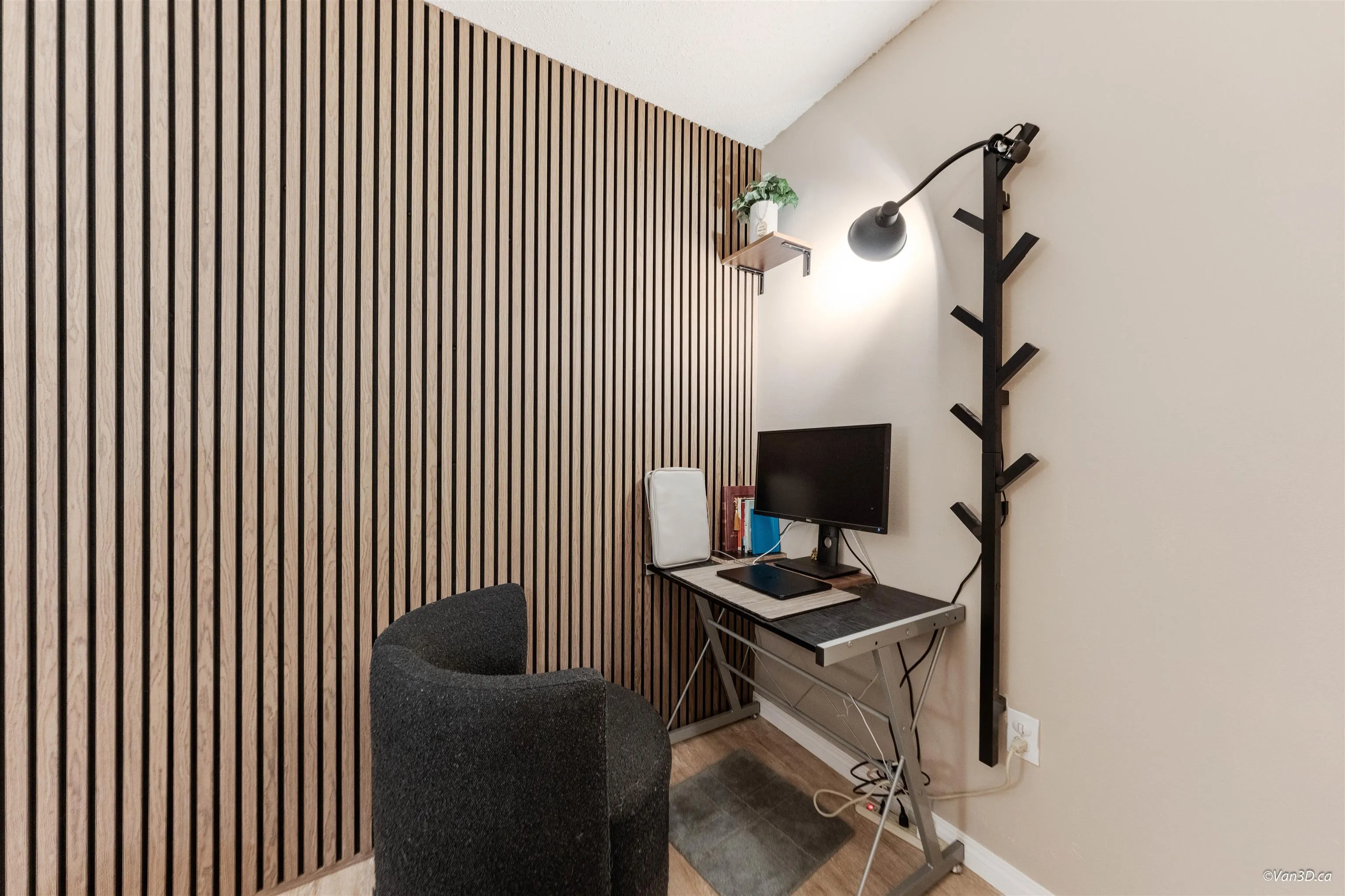 210 1545 E 2nd Avenue