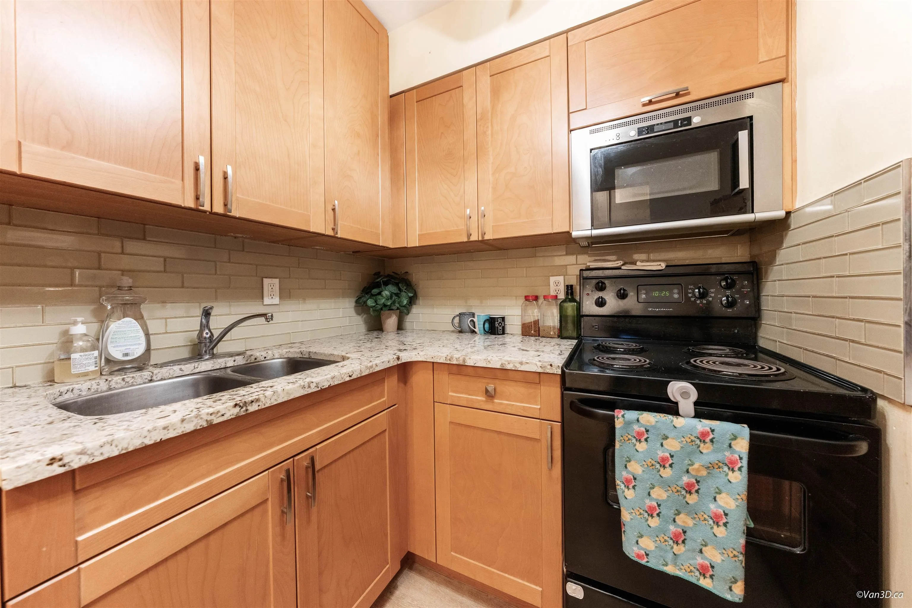 210 1545 E 2nd Avenue