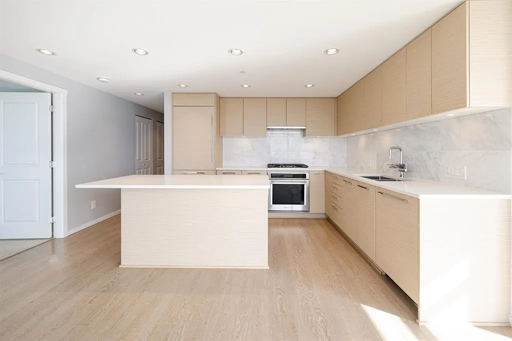 2508 6700 Dunblane Avenue