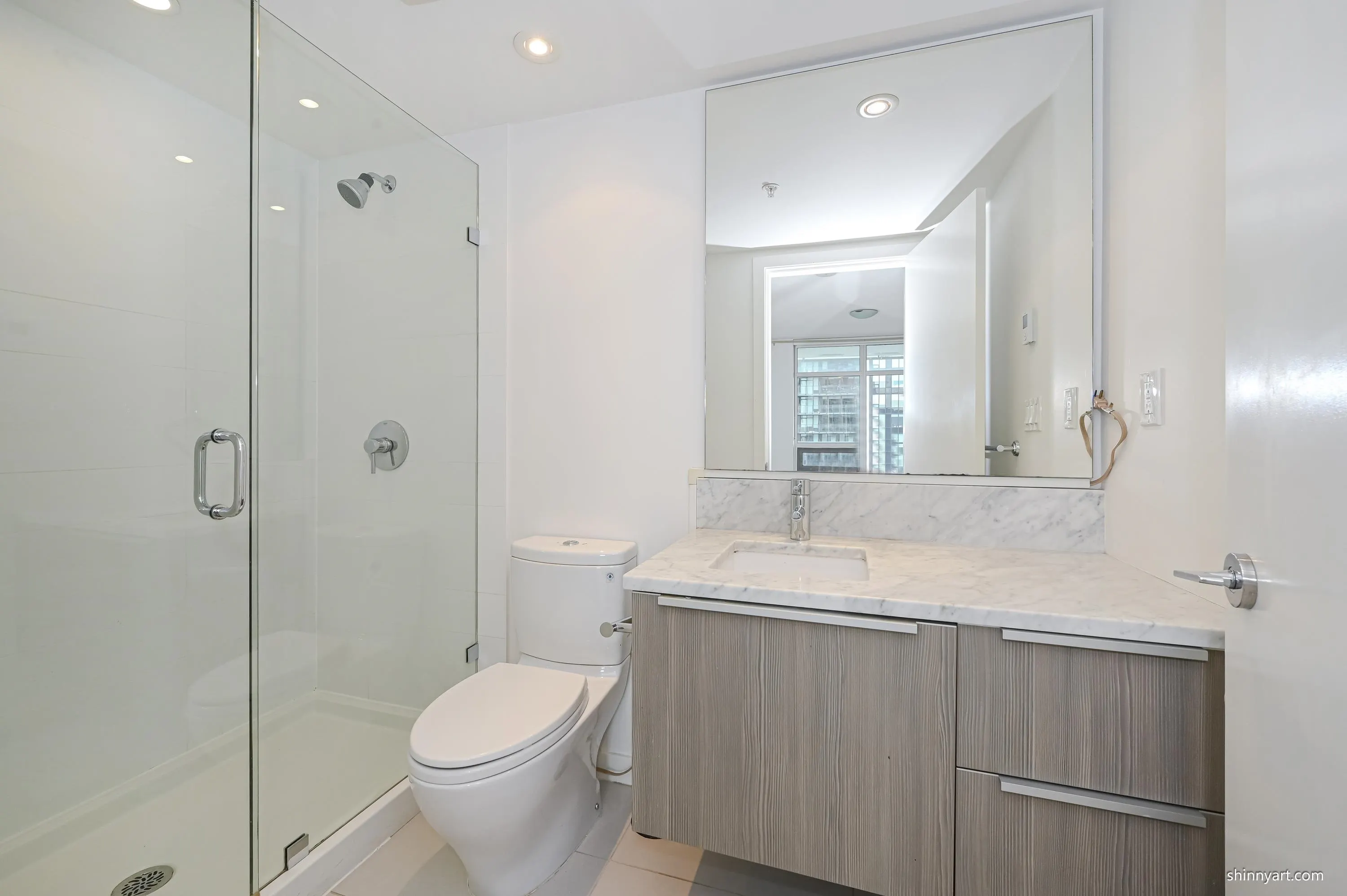 1805 6461 Telford Avenue