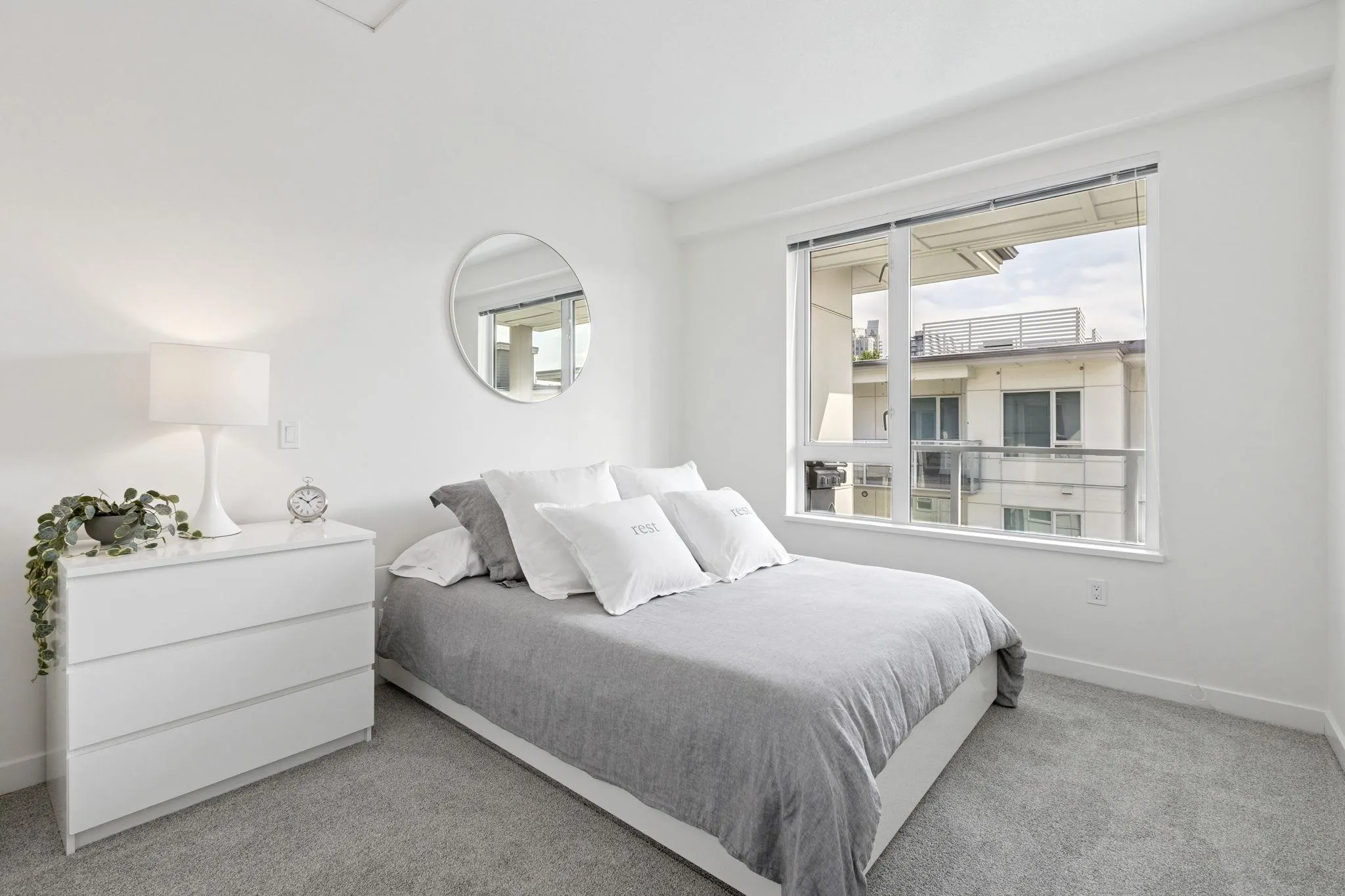 501 277 W 1st Street