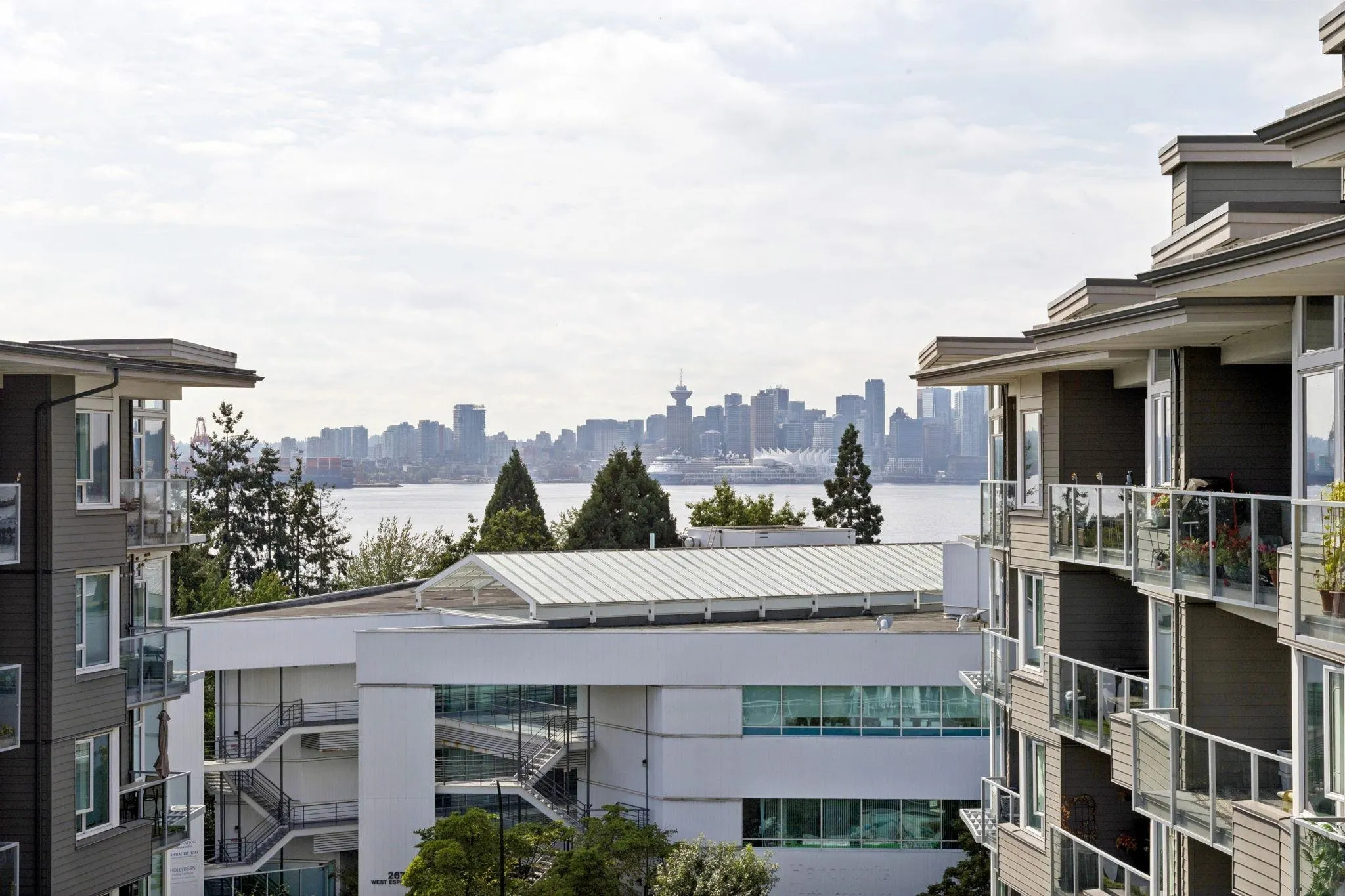 501 277 W 1st Street