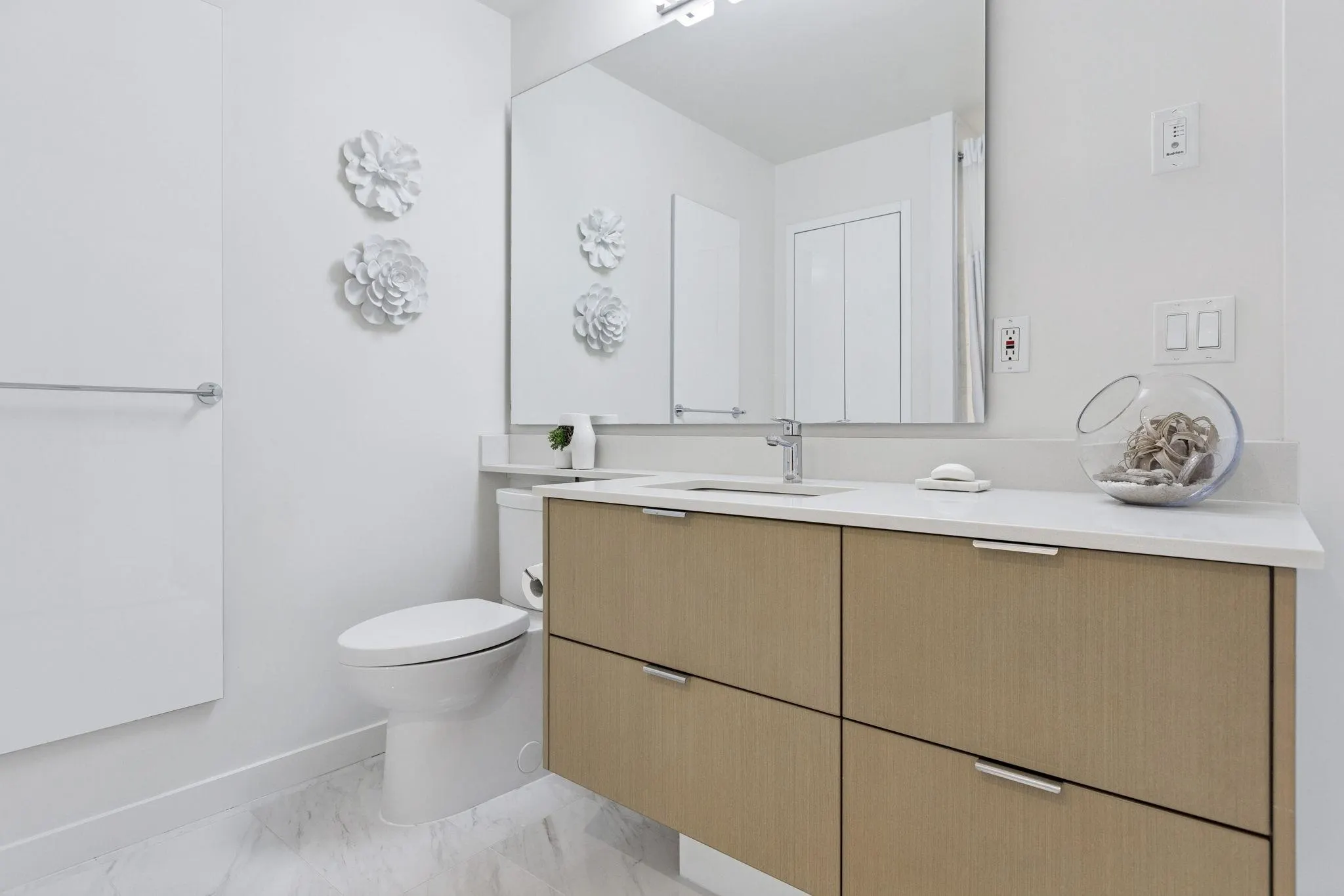 501 277 W 1st Street